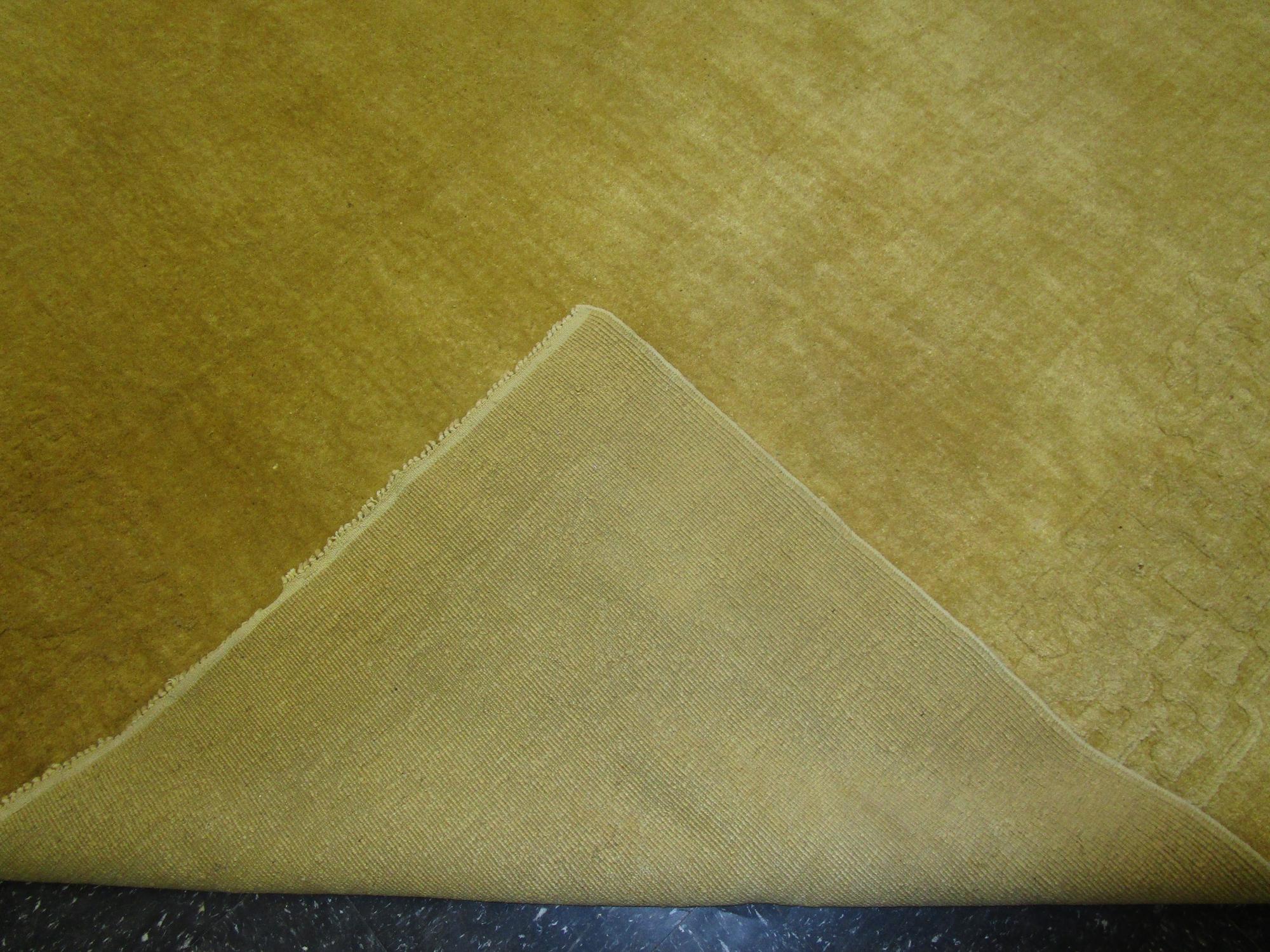 Chinesischer Teppich des 20. Jahrhunderts mit geformter Bordüre (Art déco) im Angebot