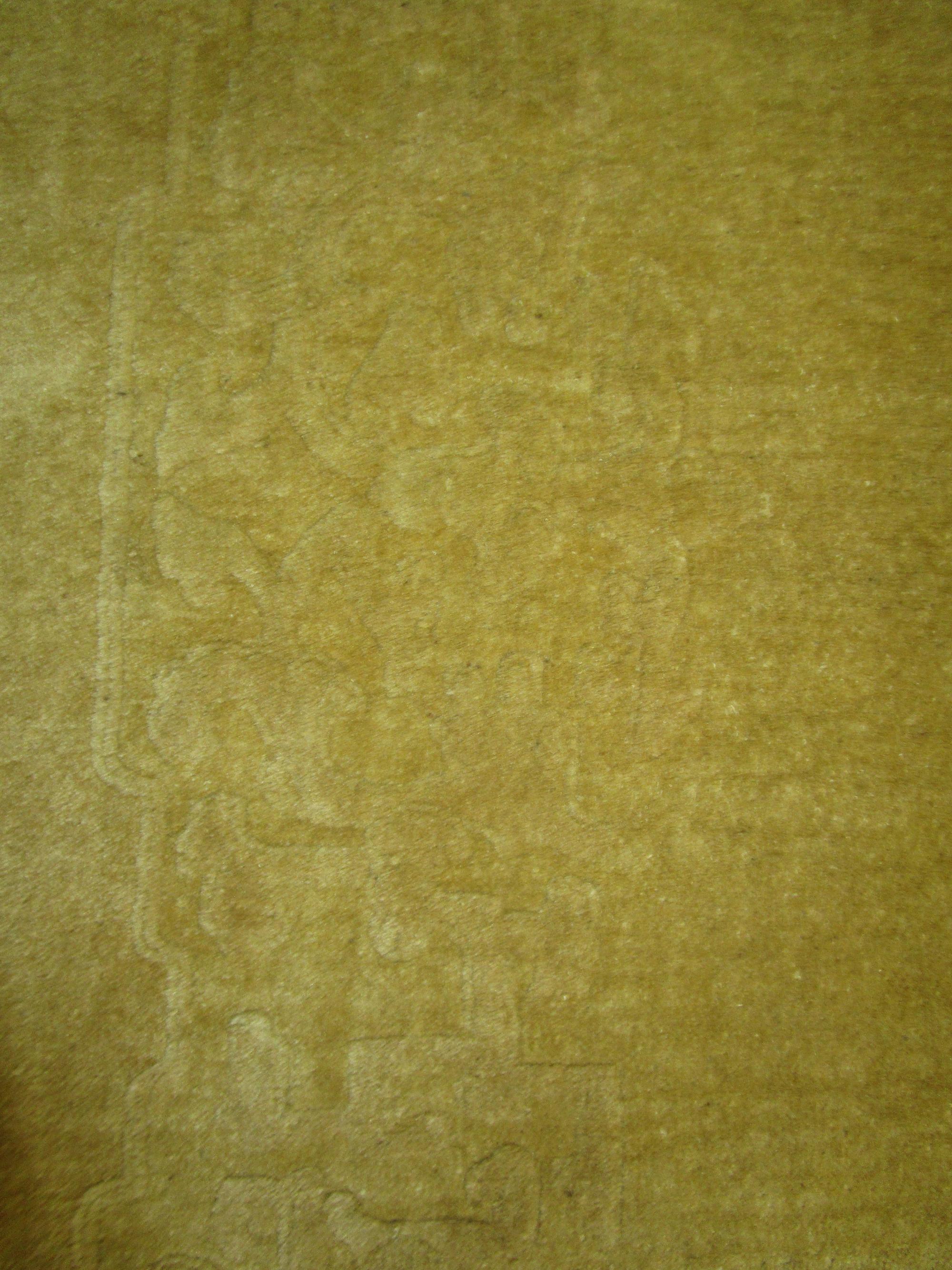 Chinesischer Teppich des 20. Jahrhunderts mit geformter Bordüre (Handgeknüpft) im Angebot
