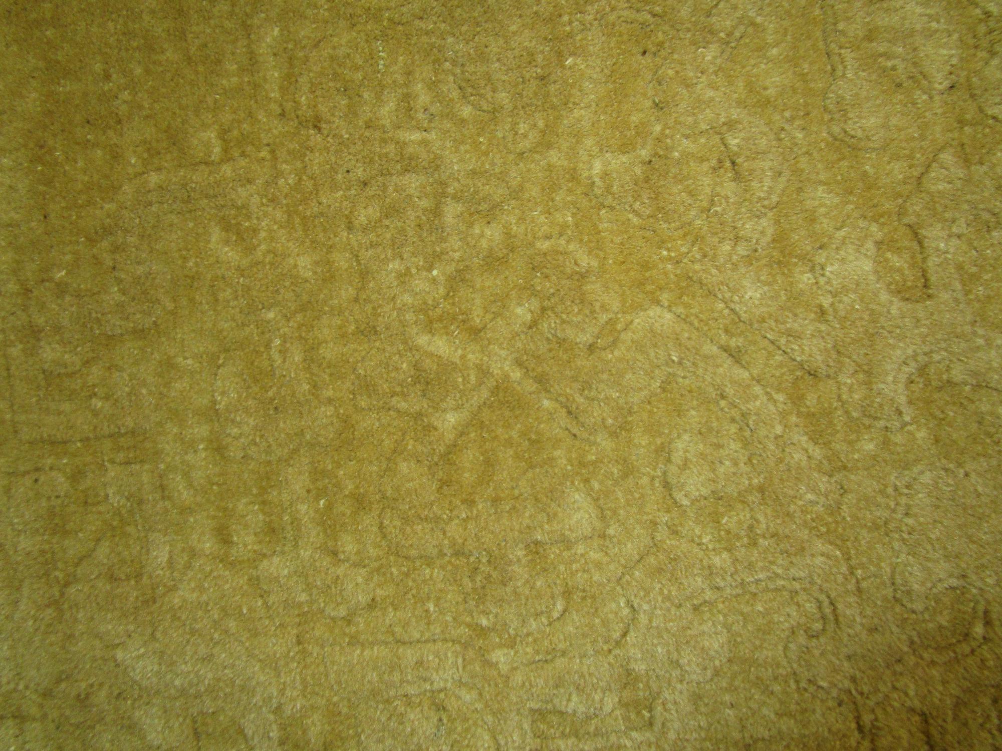 Chinesischer Teppich des 20. Jahrhunderts mit geformter Bordüre im Angebot 2