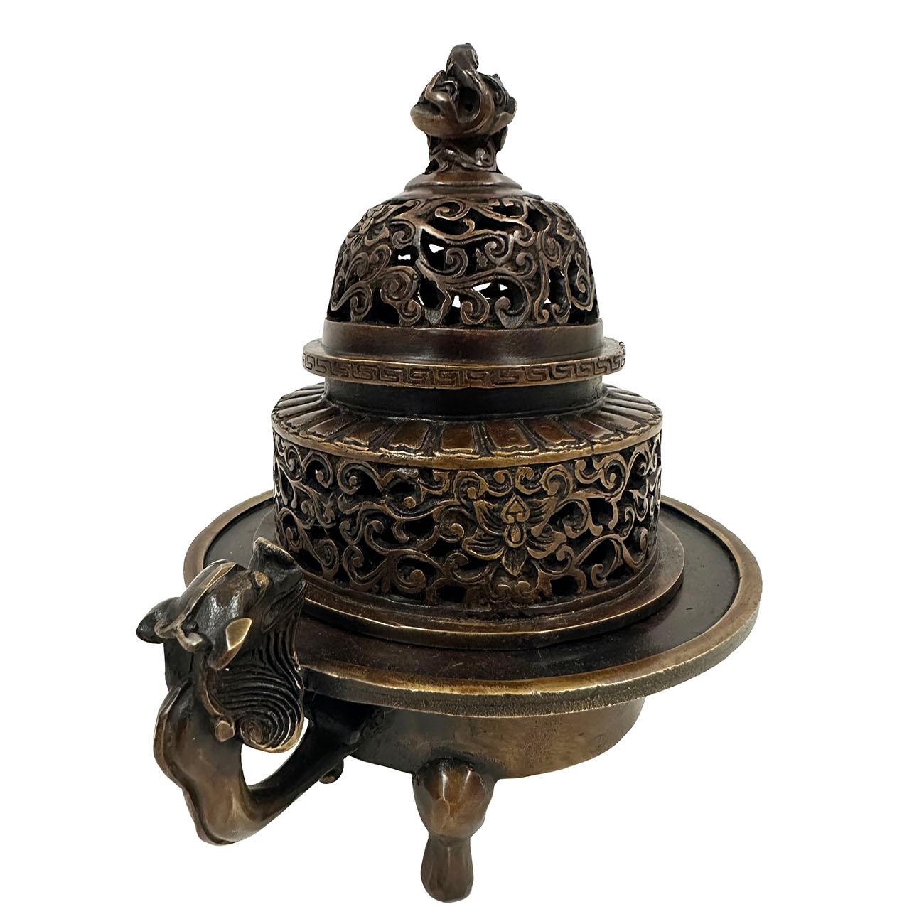 20th Century Chinese Carved Bronze Incense Burner In Good Condition For Sale In Pomona, CA
