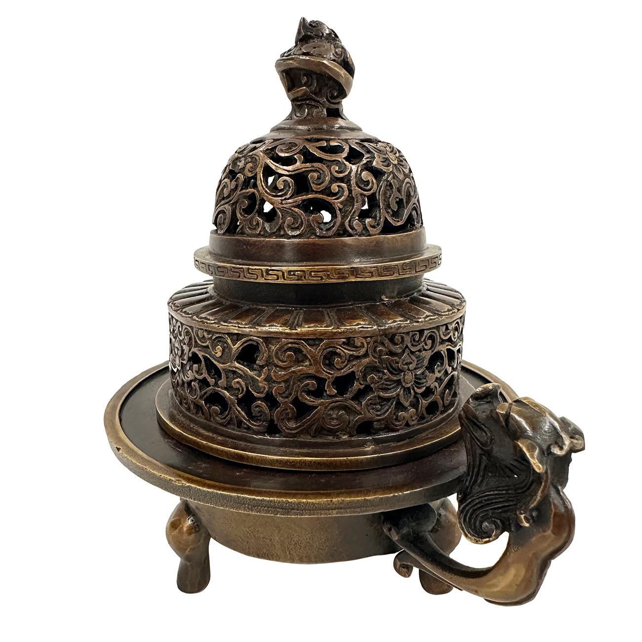 20th Century Chinese Carved Bronze Incense Burner For Sale 1