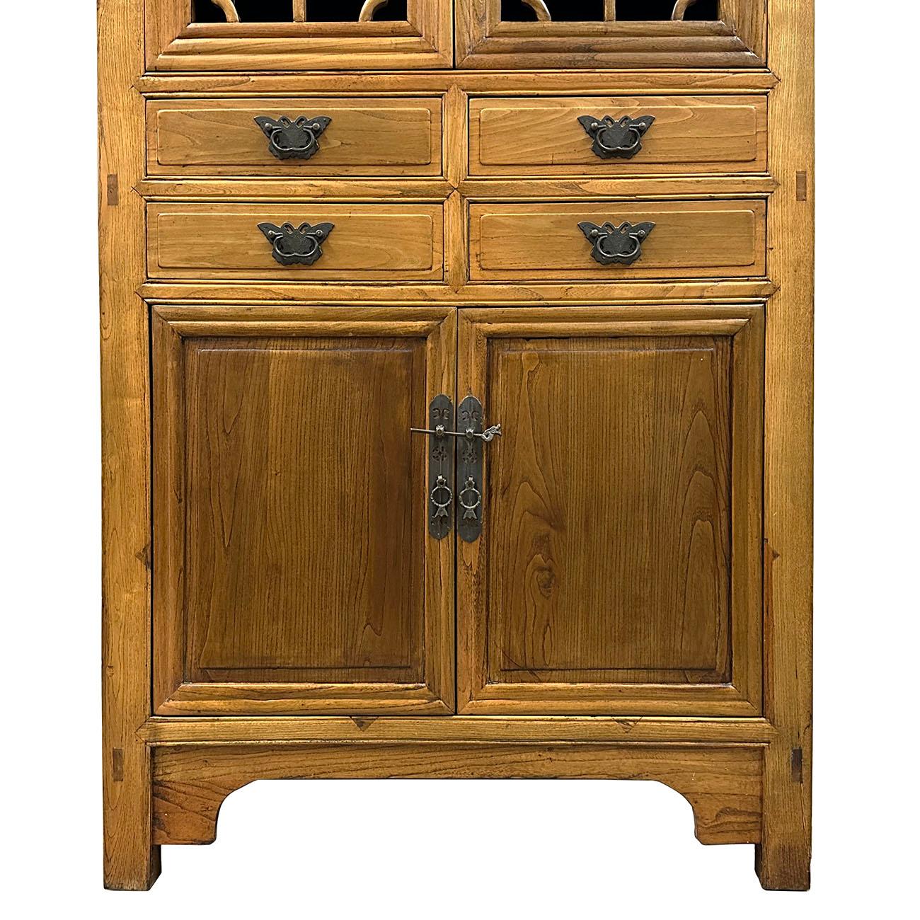 20th Century Chinese Carved Cabinet with Carved doors For Sale 1