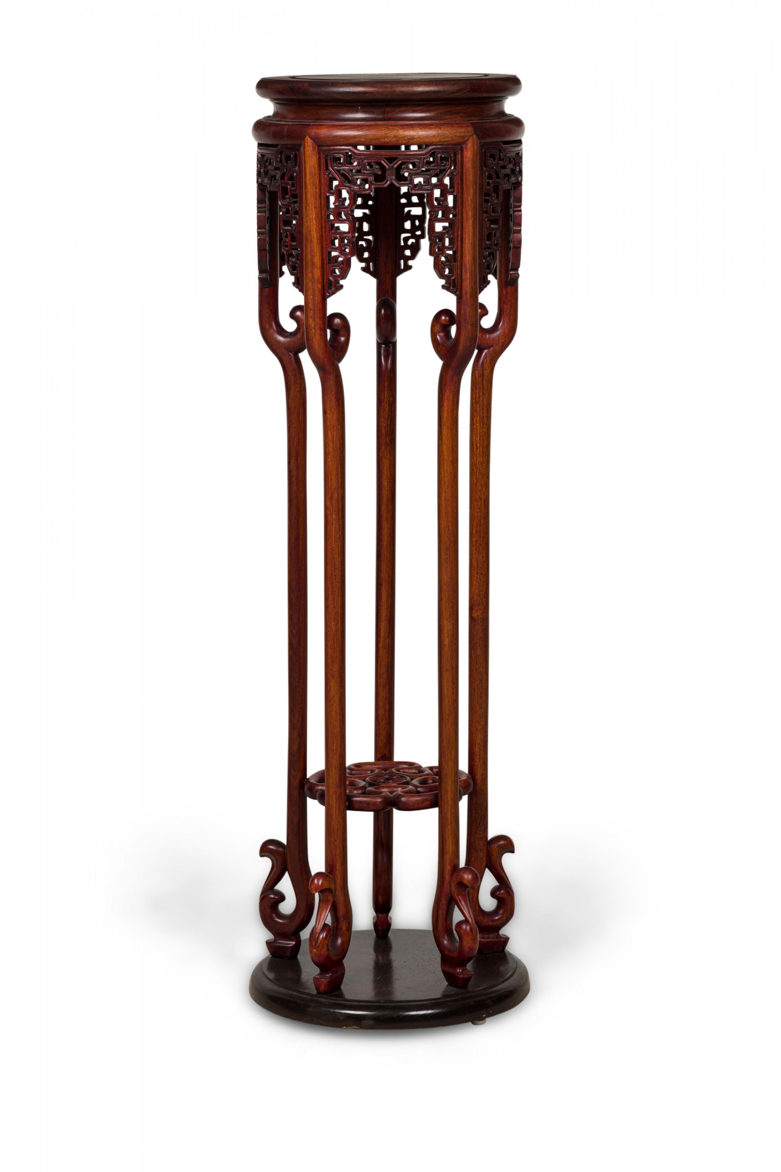 Socle de table / piédestal en bois sculpté chinois du 20e siècle Bon état - En vente à Queens, NY