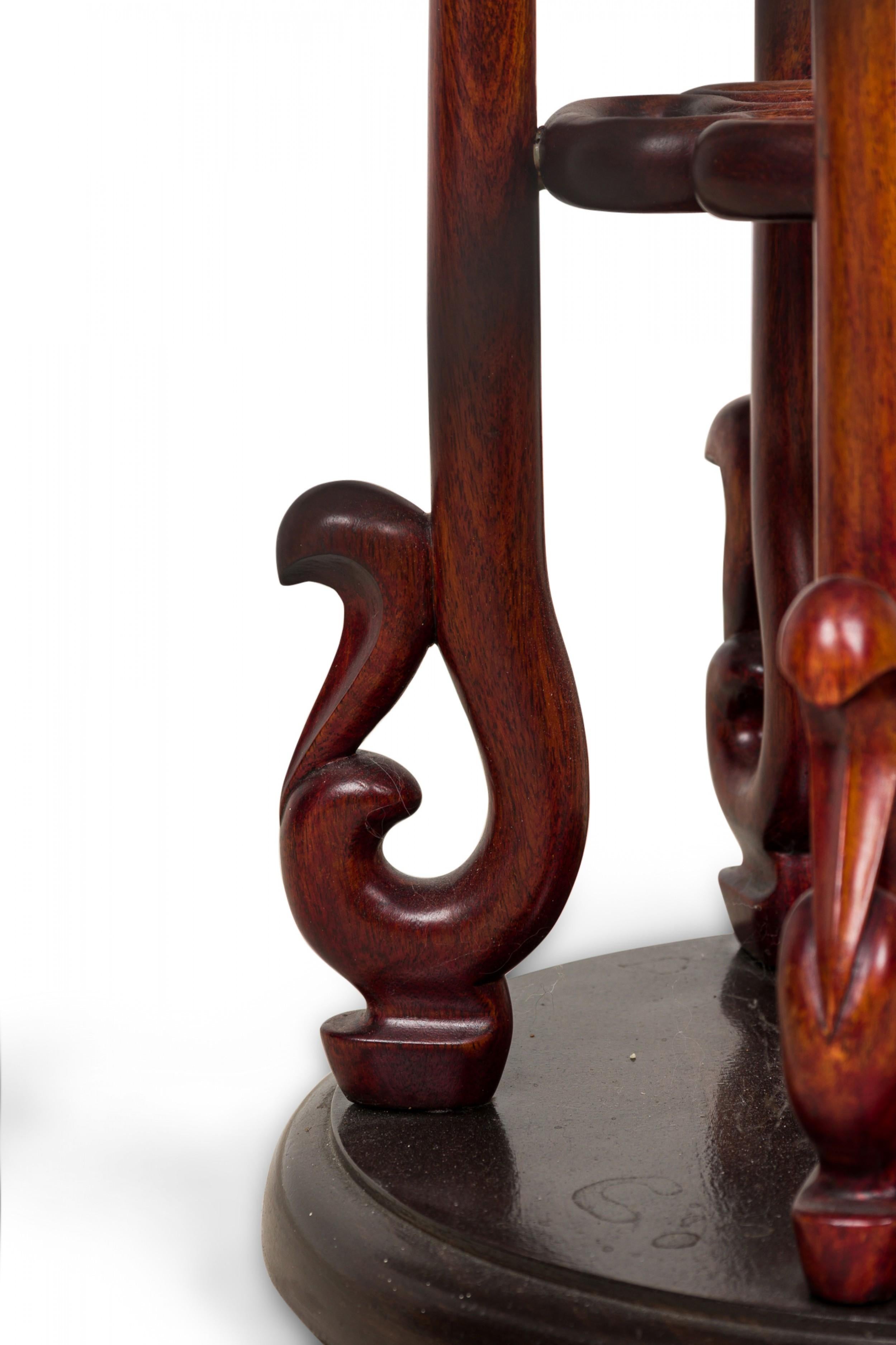 Socle de table / piédestal en bois sculpté chinois du 20e siècle en vente 1