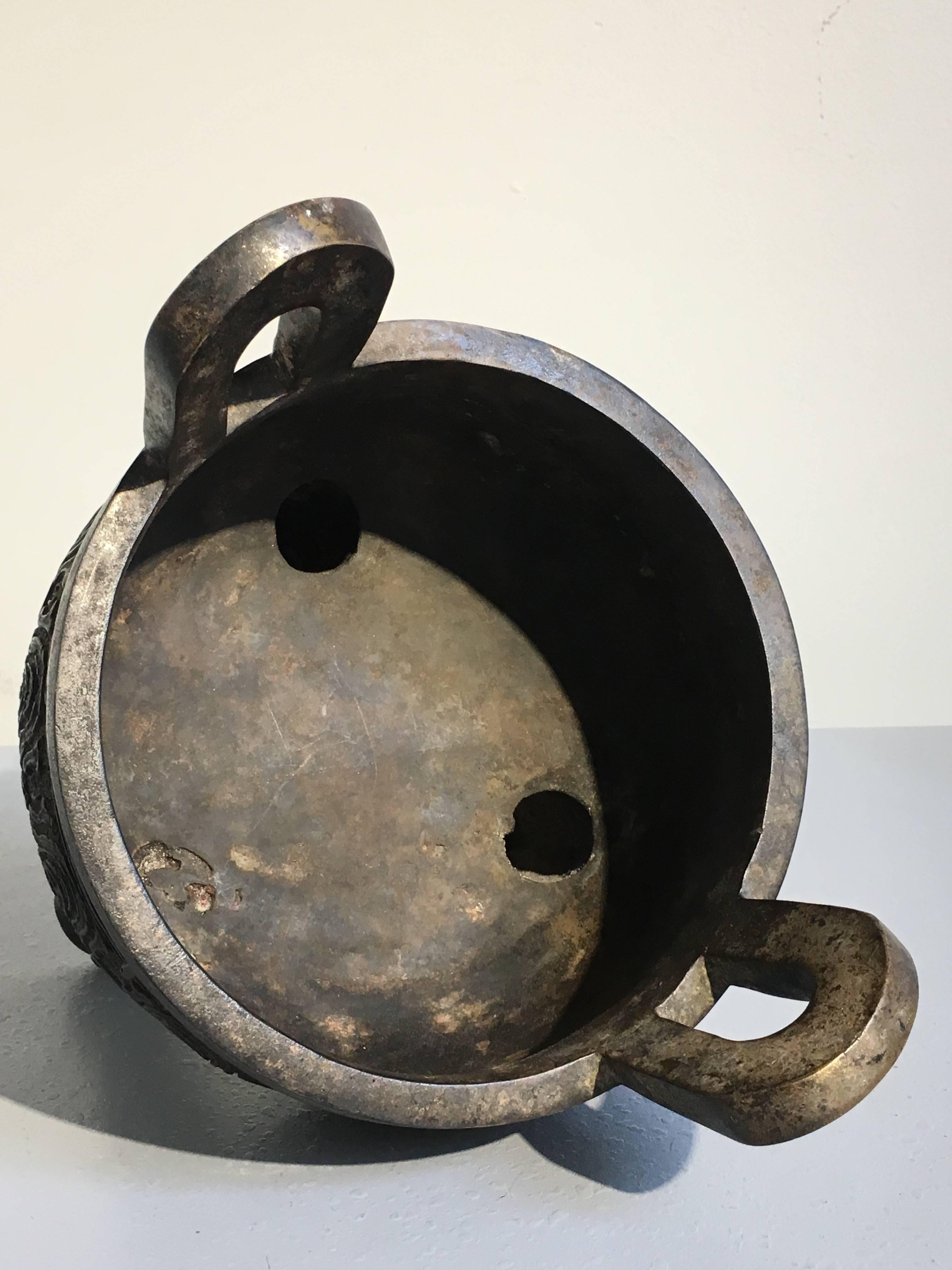 Chinese Archaisit Cast Bronze Ding Tripod Censer, Early 20th Century, China For Sale 3