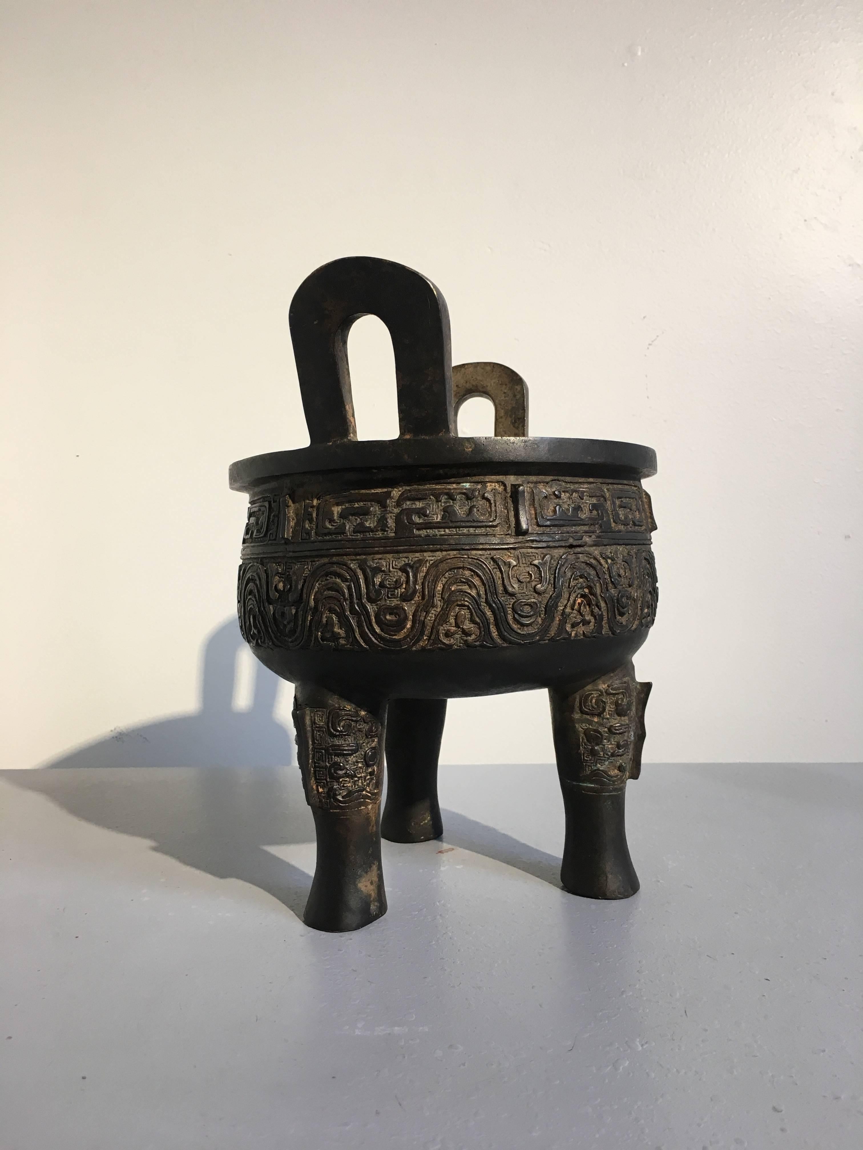 Chinesischer Ding-Dynastie- Censer aus Bronzeguss, frühes 20. Jahrhundert, China (Archaistisch) im Angebot