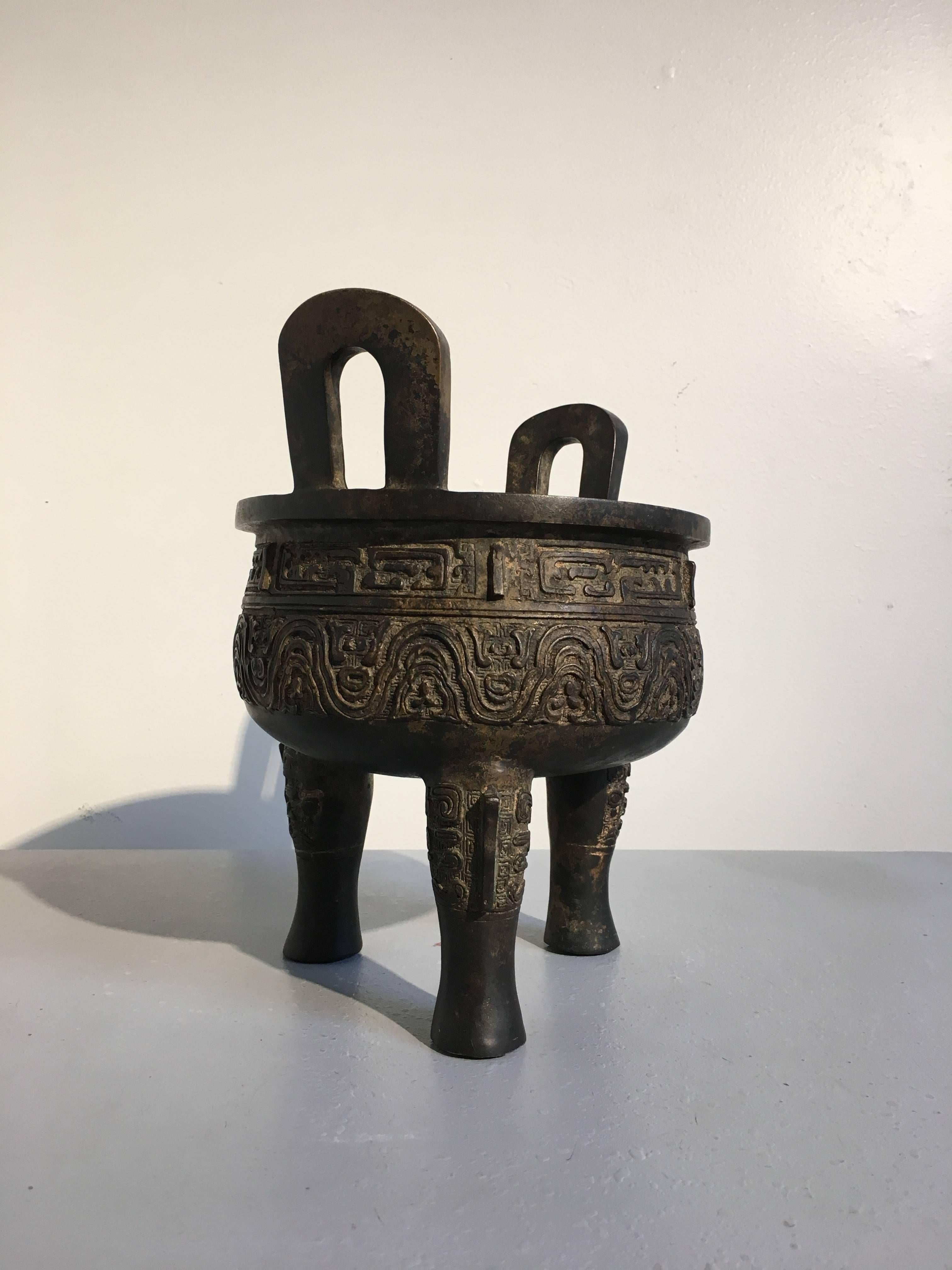 Chinesischer Ding-Dynastie- Censer aus Bronzeguss, frühes 20. Jahrhundert, China im Zustand „Gut“ im Angebot in Austin, TX