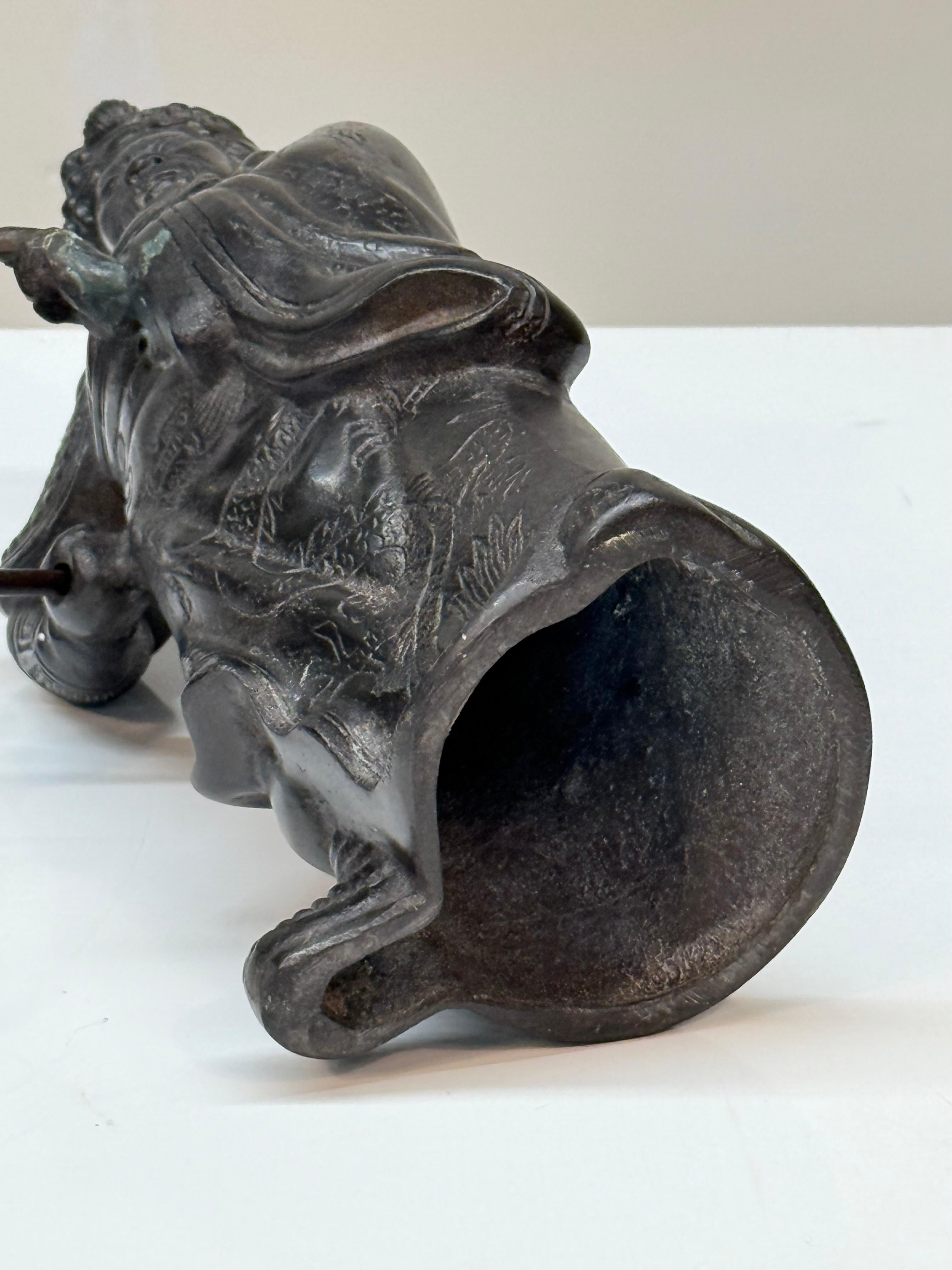 Statua in bronzo fuso cinese del XX secolo di Guan Yu con Guandao su supporto personalizzato in vendita 5