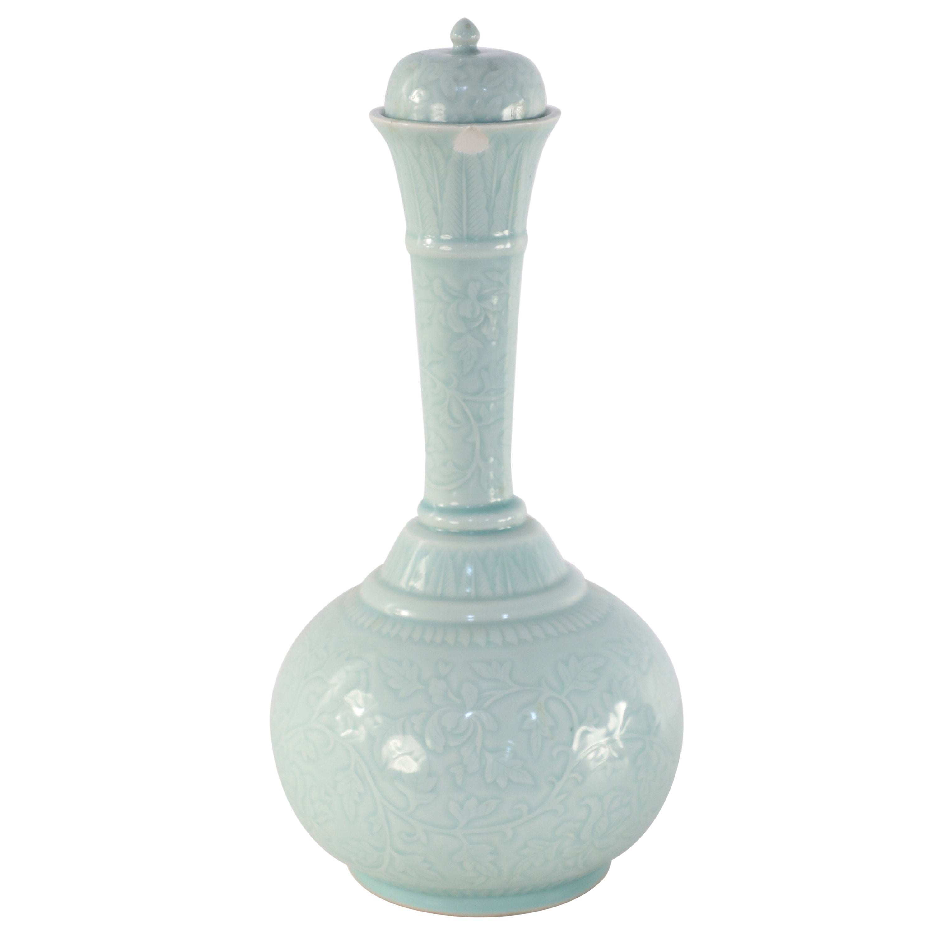 Vase chinois du 20ème siècle en porcelaine à couvercle céladon