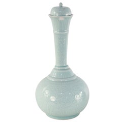 Vase chinois du 20ème siècle en porcelaine à couvercle céladon