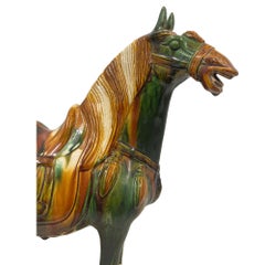 Caballo de cerámica china Tang San Cai (tricolor) del siglo XX