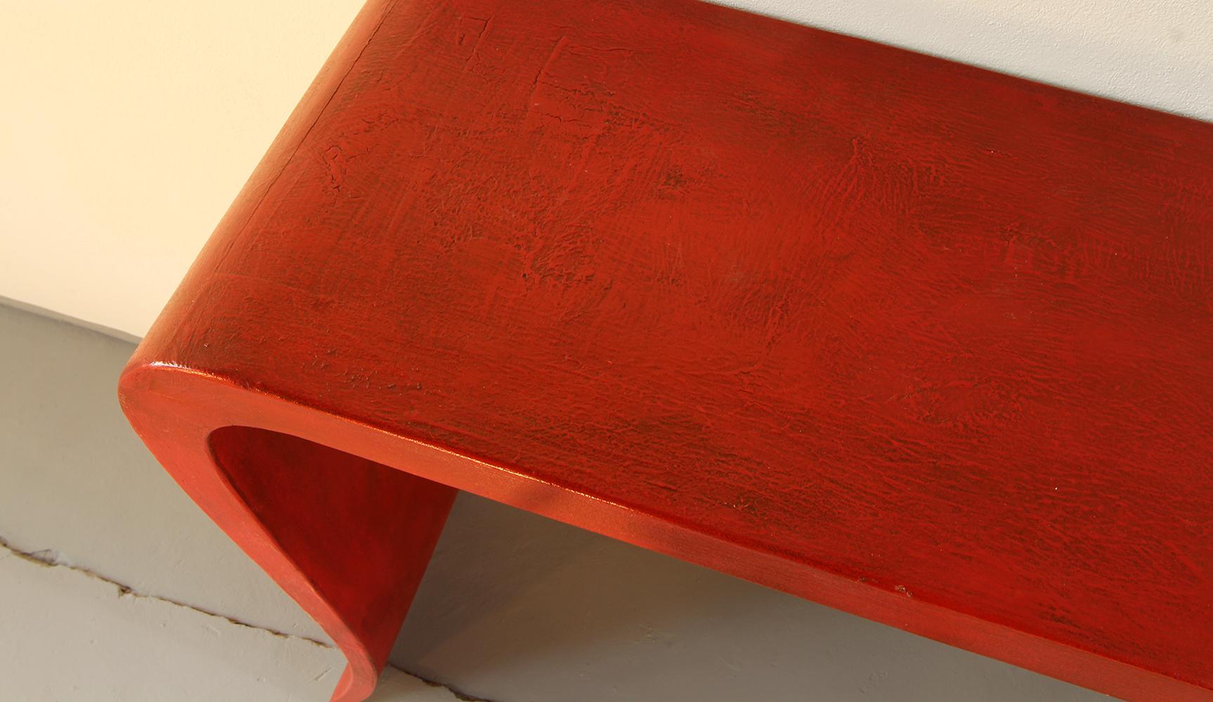 20th century Chinese console table in red lacquered wood. In Good Condition In Brescia, IT