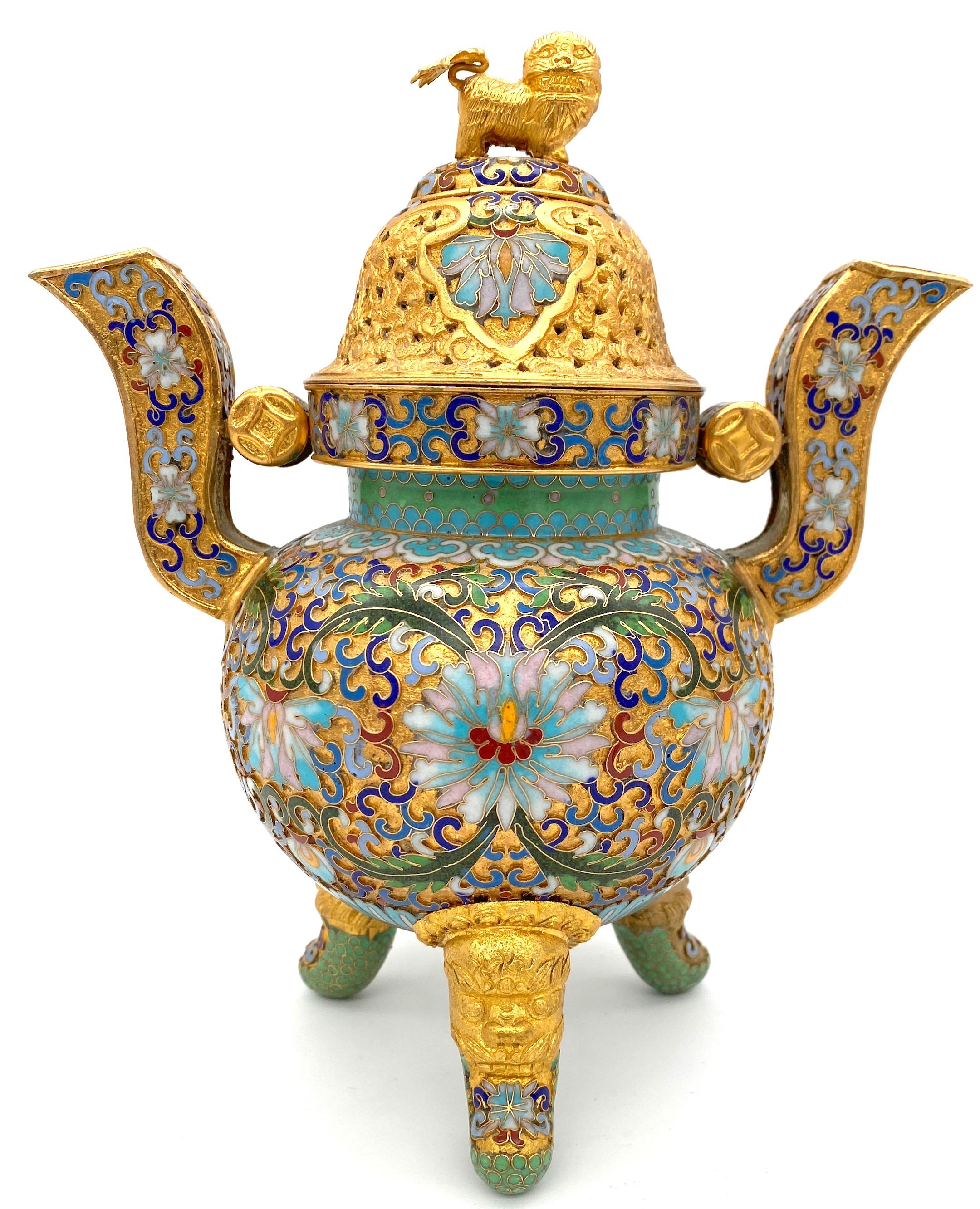 20th Century Chinese Elaborate Gilt Cloisonné Foo Dog Censor 

A stunning 20th Century Chinese Elaborate Gilt Cloisonné Foo Dog Censor, a masterwork of later craftsmanship. This exquisite piece is all-over gilt chased metalwork, featuring raised