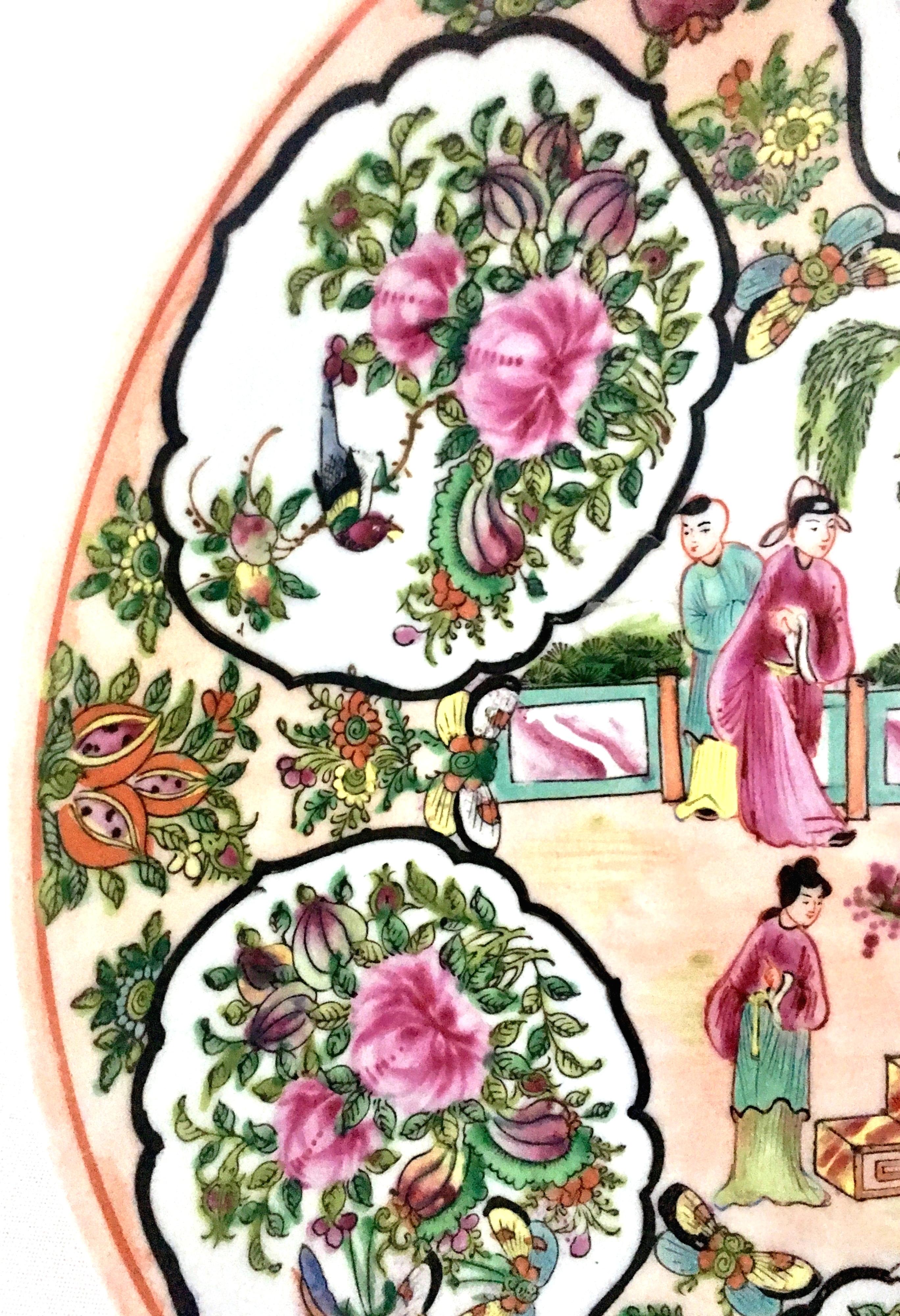 20th Century Chinese Export Porcelain Hand Painted Famille Center Bowl (20. Jahrhundert) im Angebot