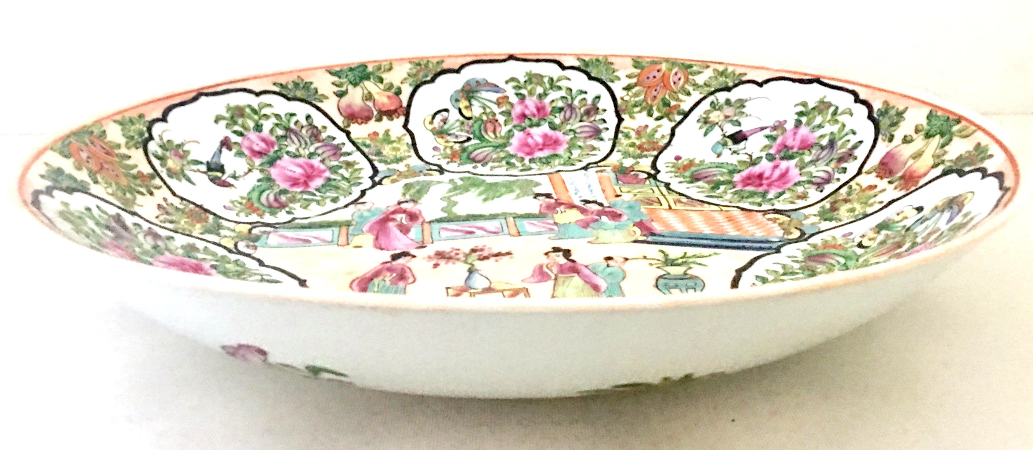 Hand-Painted 20th Century Chinese Export Porcelain Hand Painted Famille Center Bowl For Sale