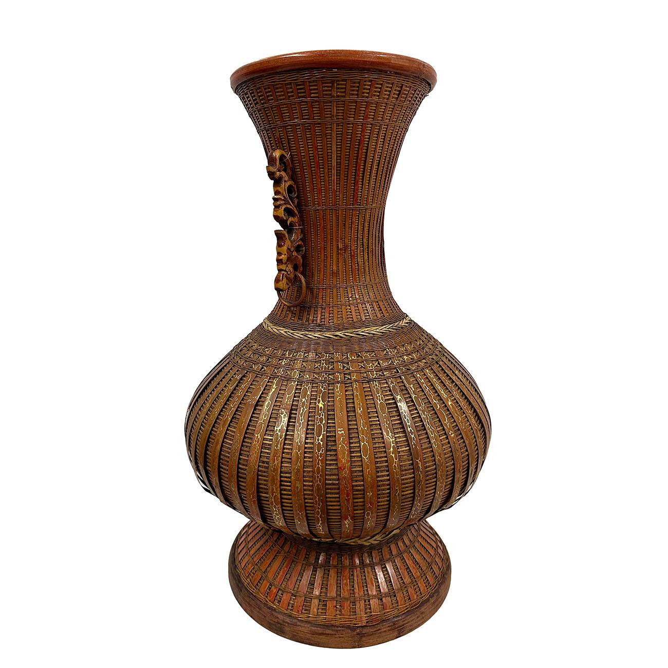 20th Century Chinese Hand-Woven Bamboo Vase In Good Condition For Sale In Pomona, CA