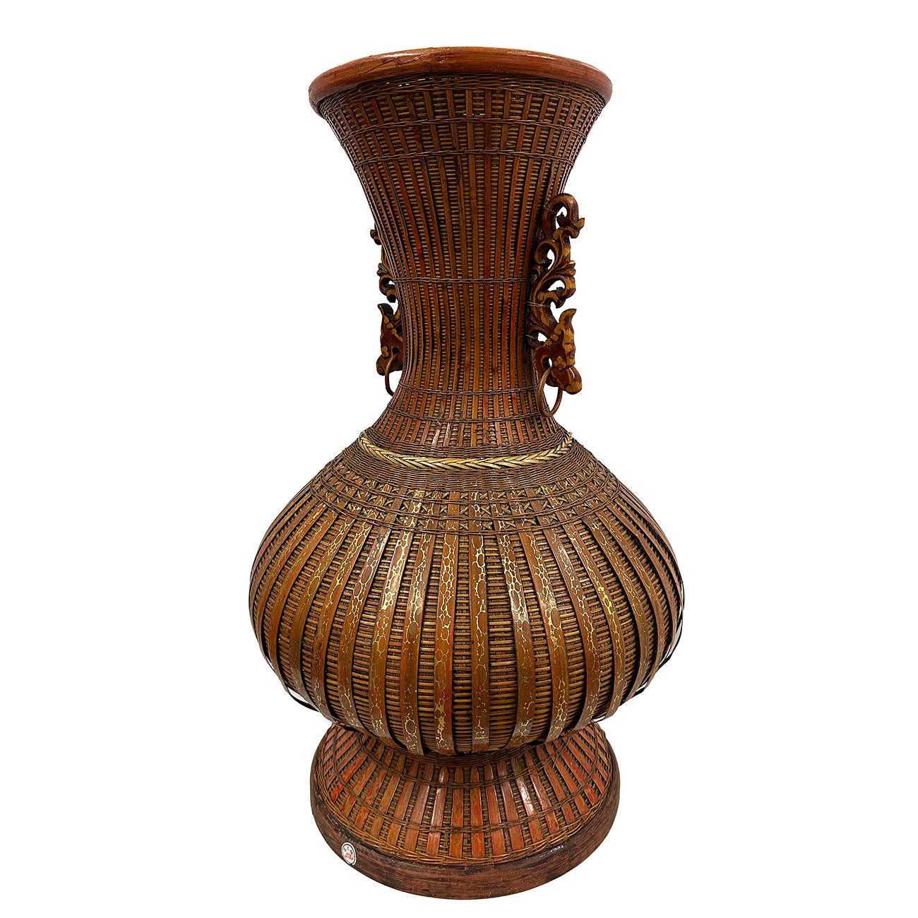 20th Century Chinese Hand-Woven Bamboo Vase For Sale 3