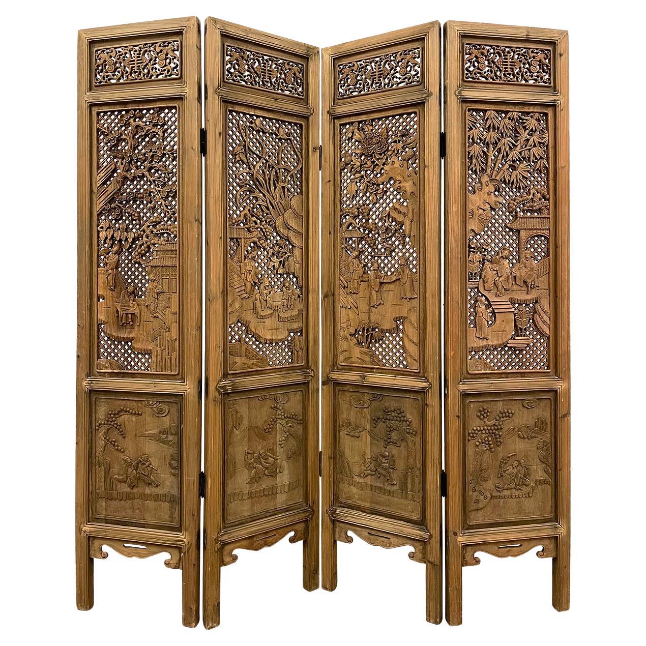 20th Century Chinese Handcrafted 4 Panels Camphor Wood Screen/Room Divider