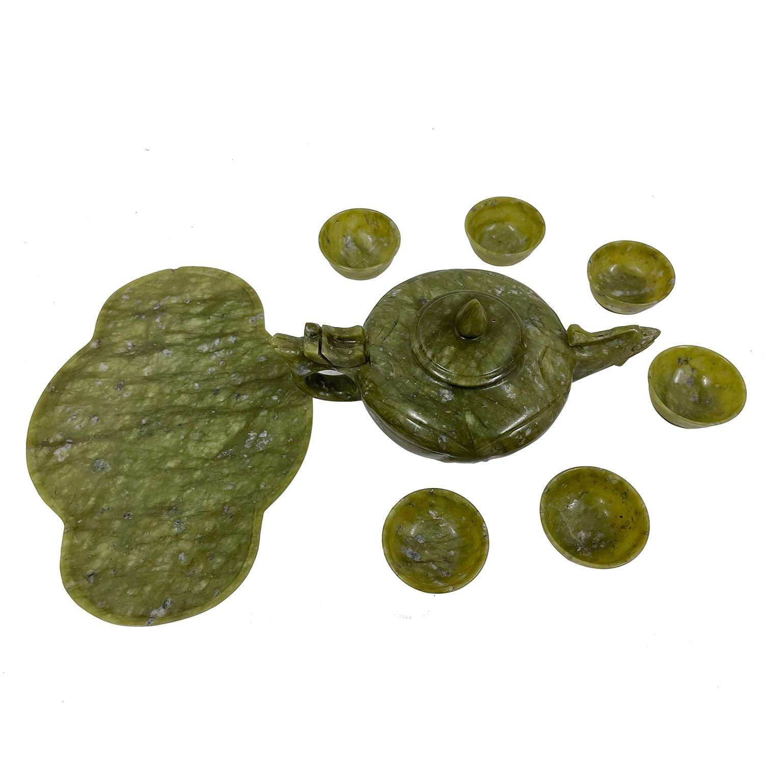 Juego de té de jade chino del siglo XX - 9 piezas Tallado a mano en venta