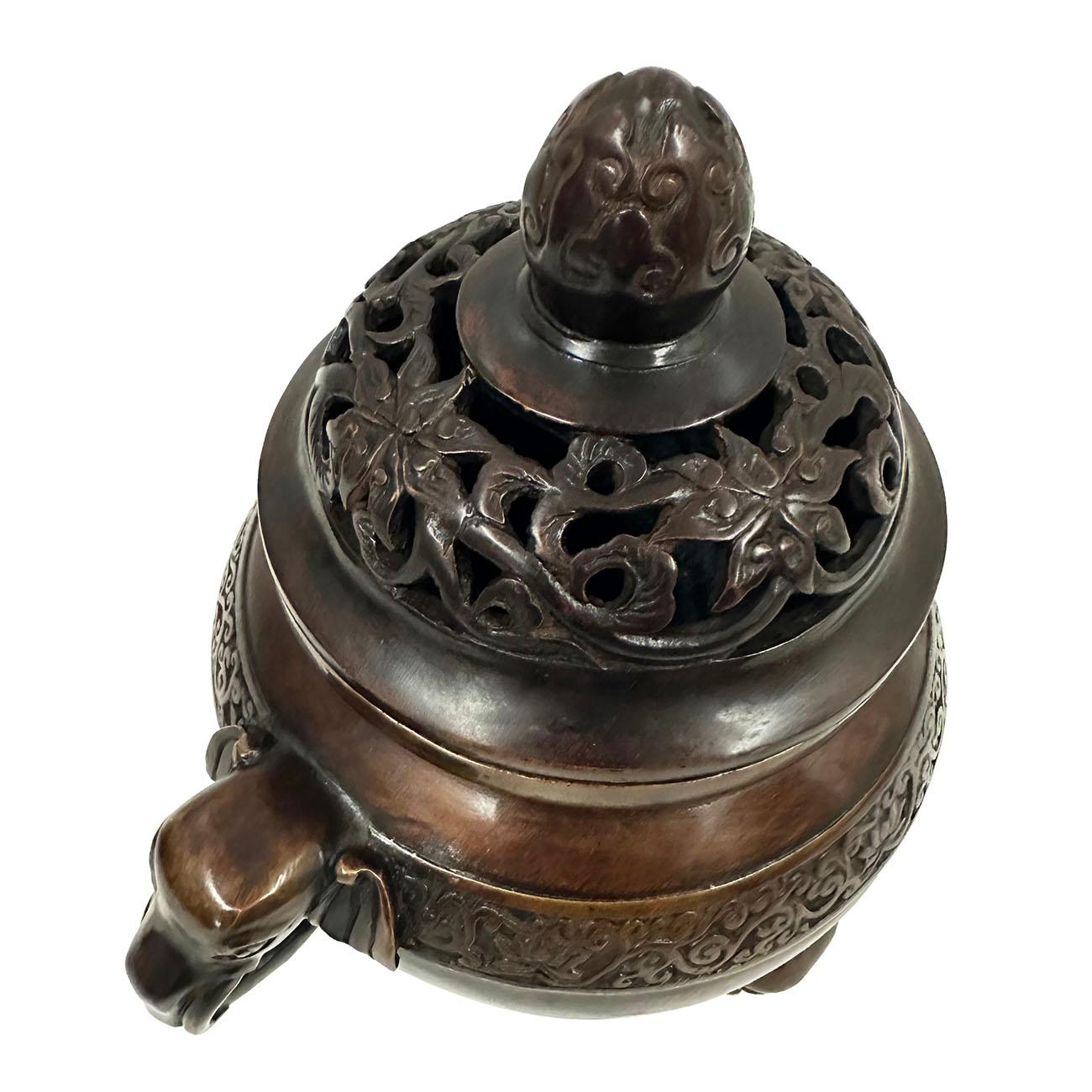 20th Century Chinese Ming Style Bronze Incense Burner In Good Condition In Pomona, CA