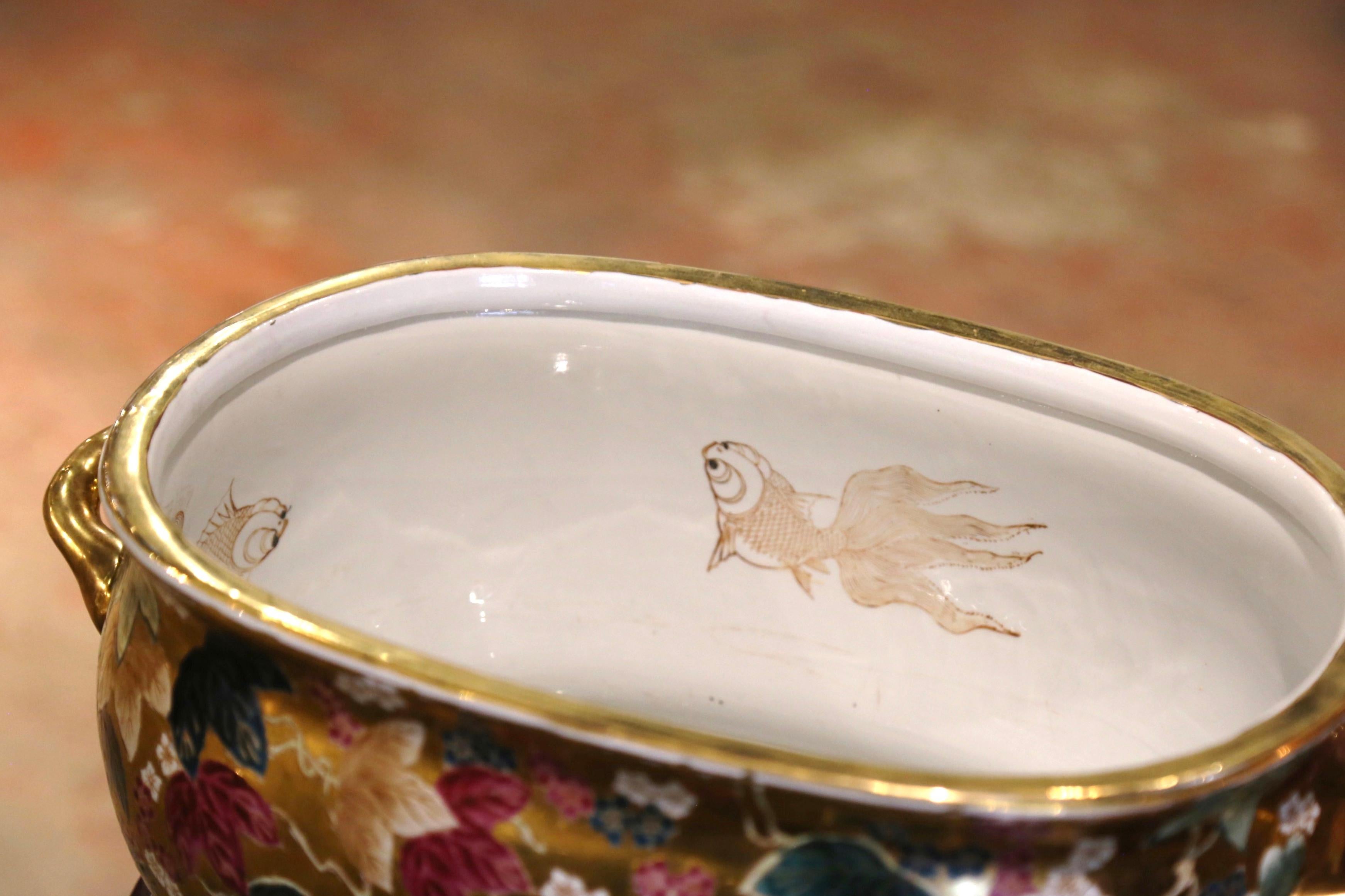 20th Century Chinese Painted and Gilt Porcelain Foot Bath Bowl with Base For Sale 1