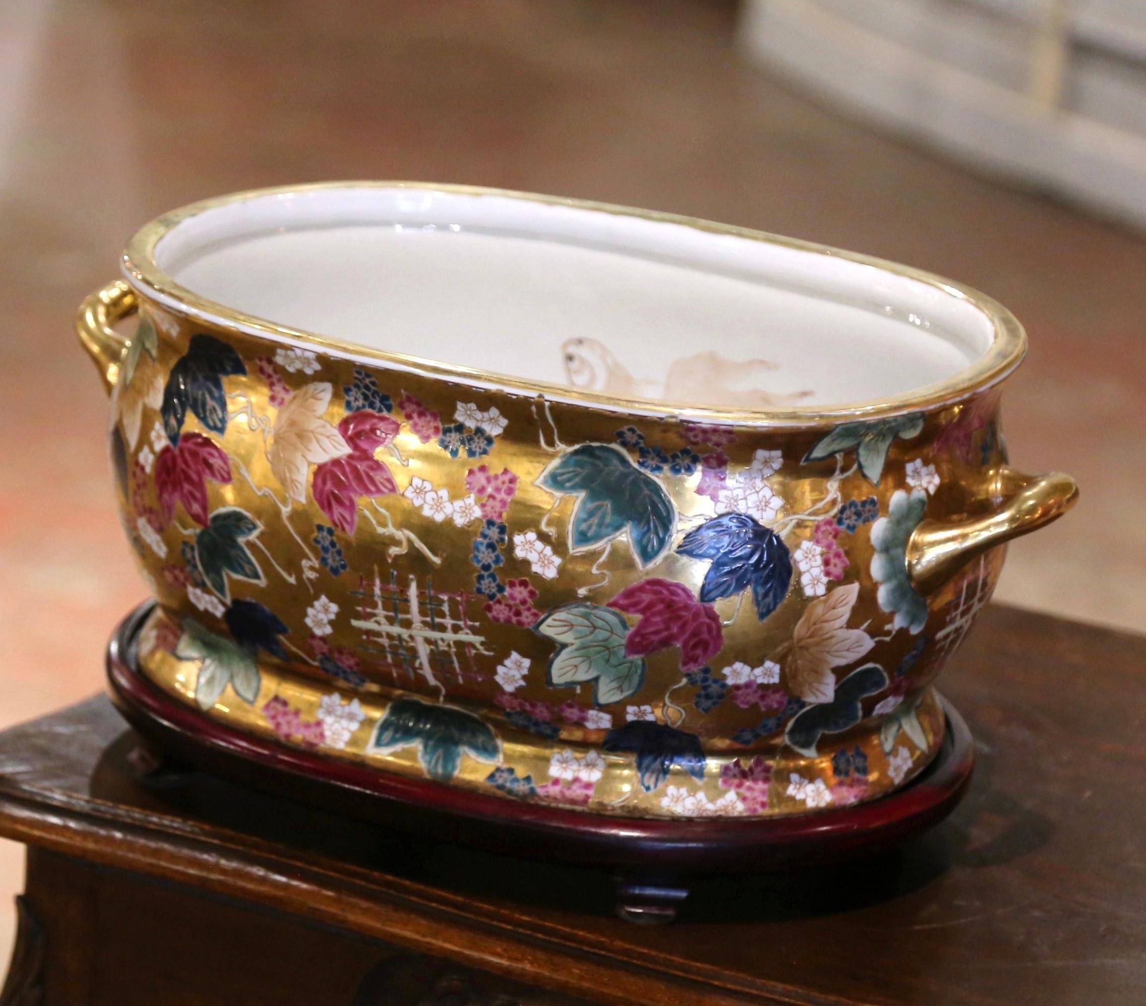 20th Century Chinese Painted and Gilt Porcelain Foot Bath Bowl with Base For Sale 2