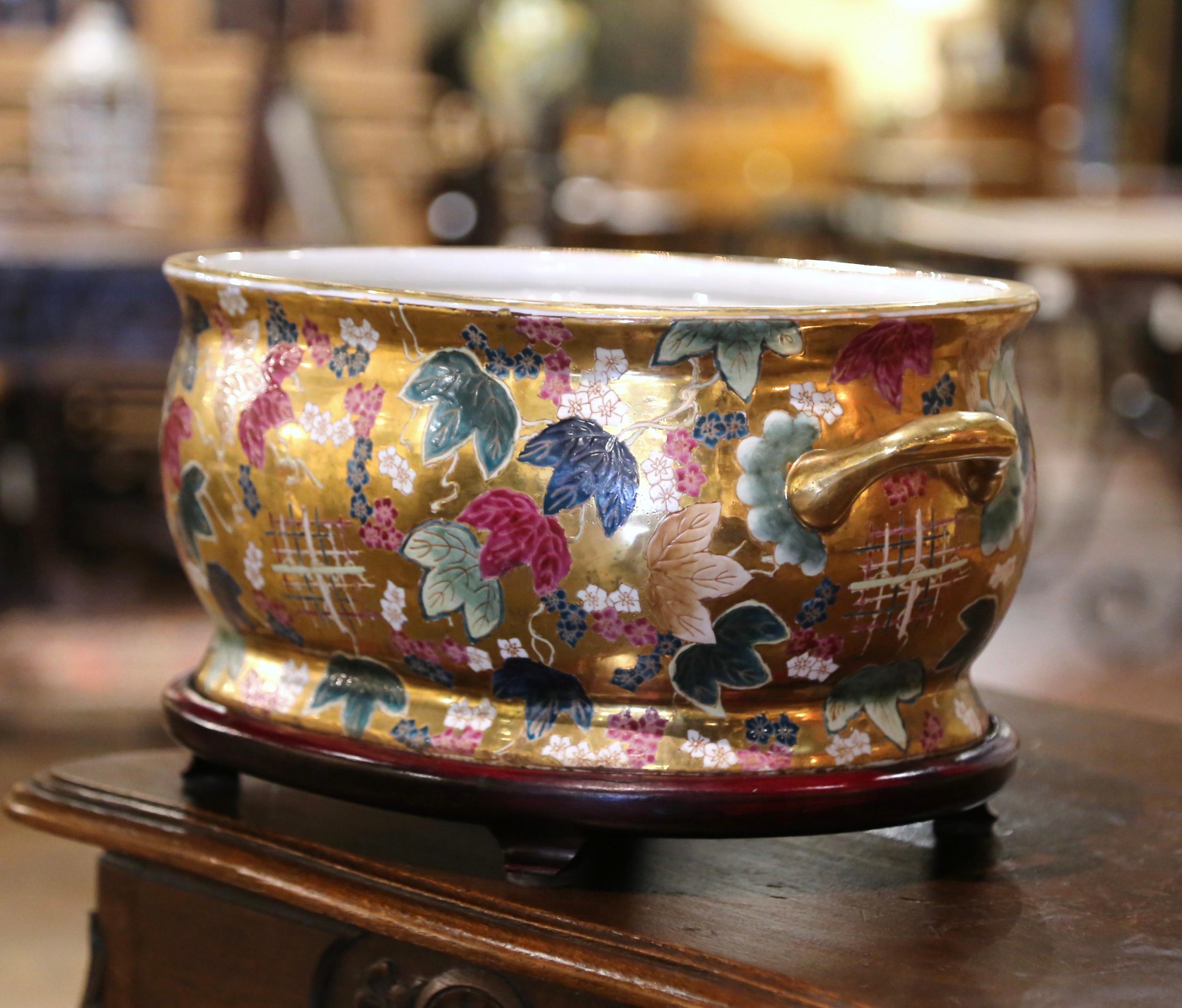 20th Century Chinese Painted and Gilt Porcelain Foot Bath Bowl with Base For Sale 3