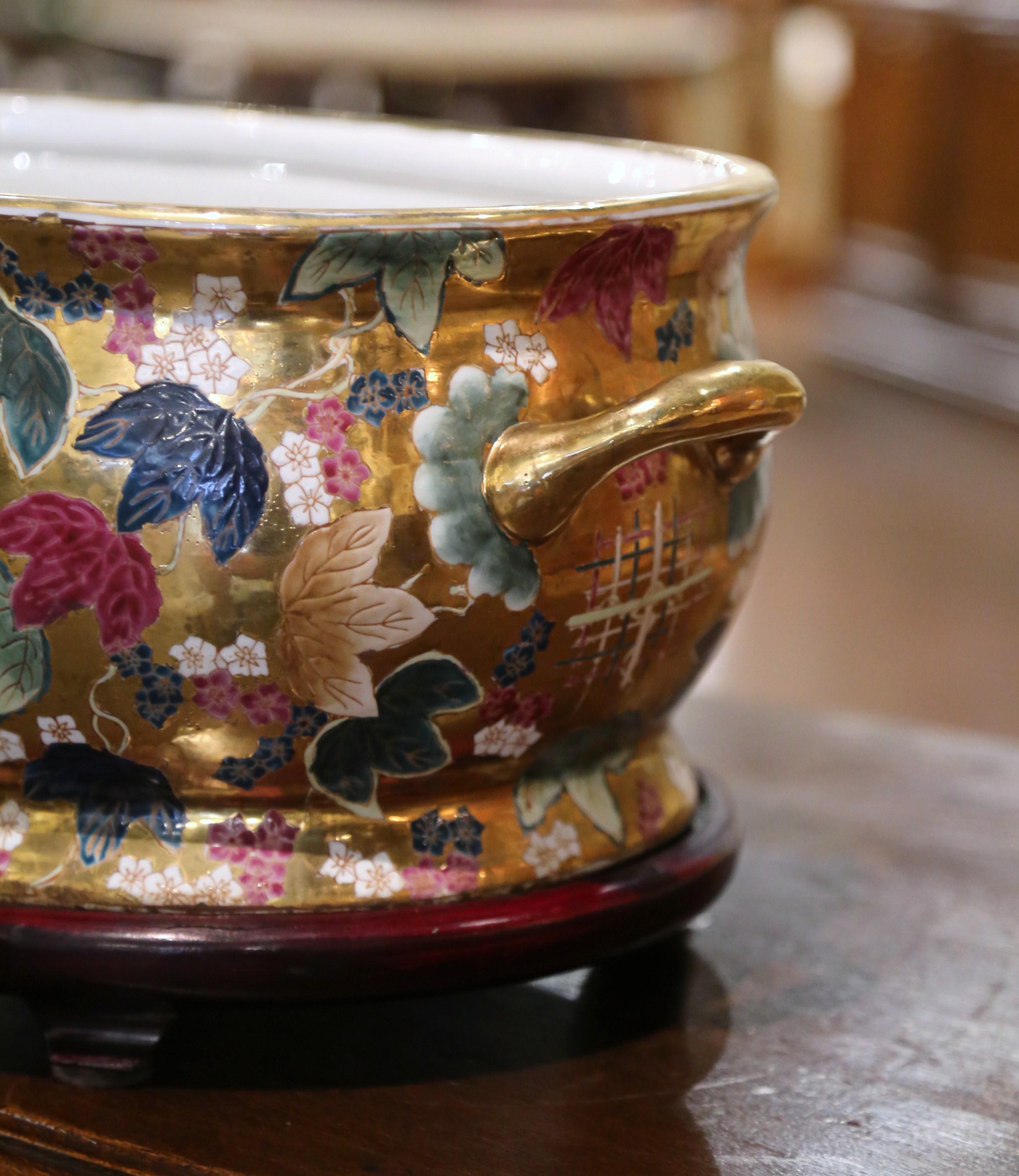 20th Century Chinese Painted and Gilt Porcelain Foot Bath Bowl with Base For Sale 4