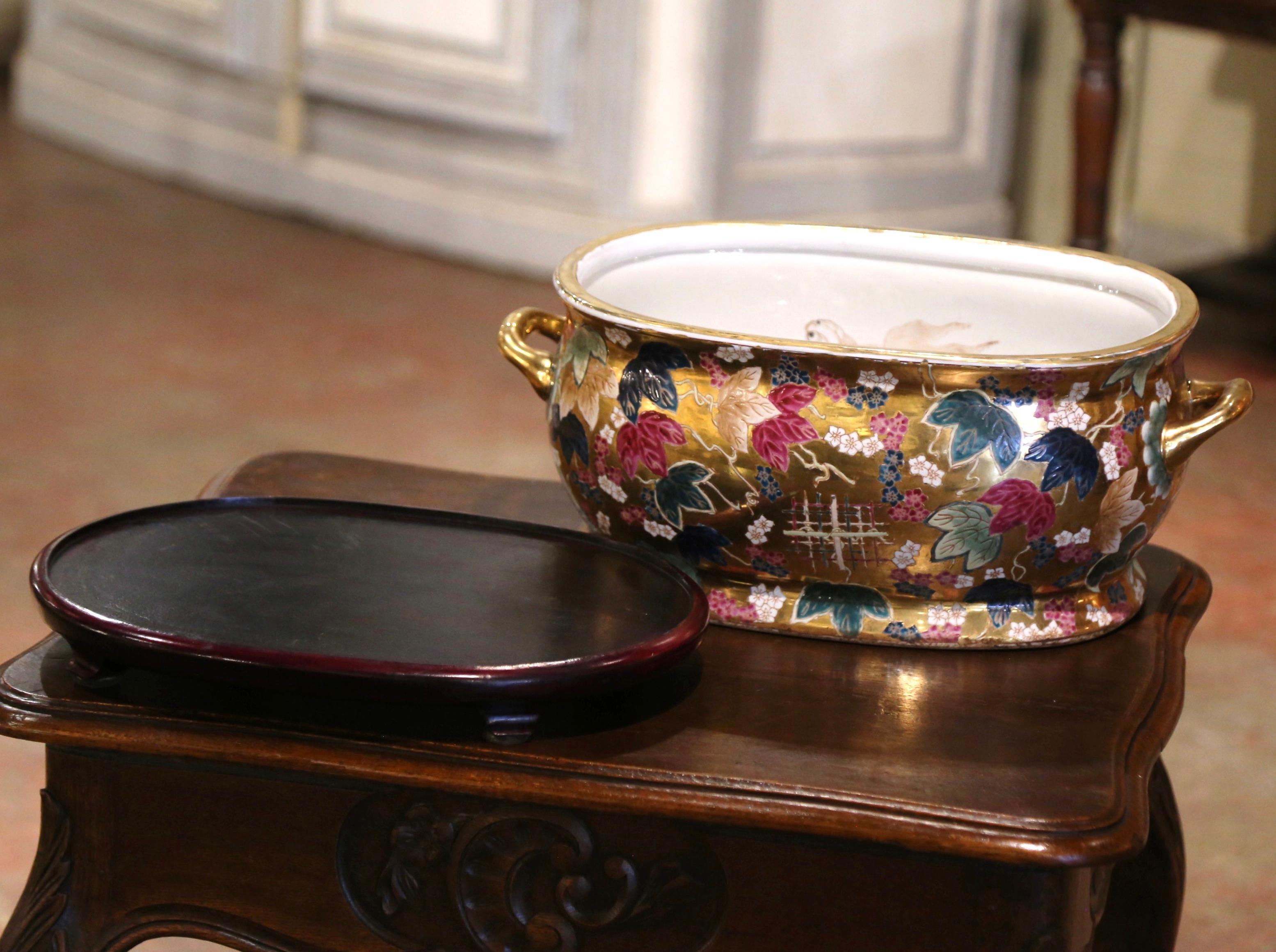 20th Century Chinese Painted and Gilt Porcelain Foot Bath Bowl with Base For Sale 5