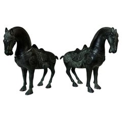 20e siècle Paire de chevaux chinois en bronze