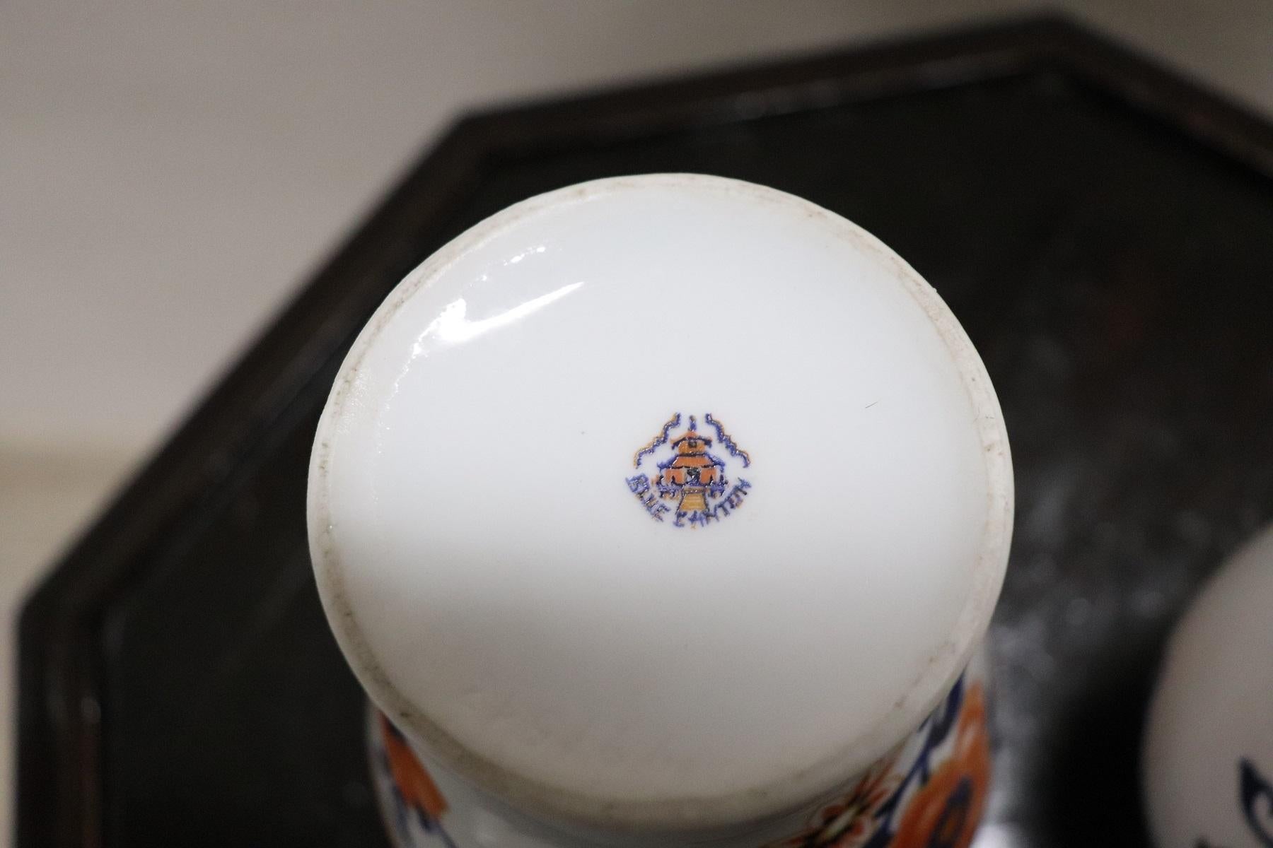20th Century Chinese Pair of Vase in Porcelain with Floral Motifs For Sale 3