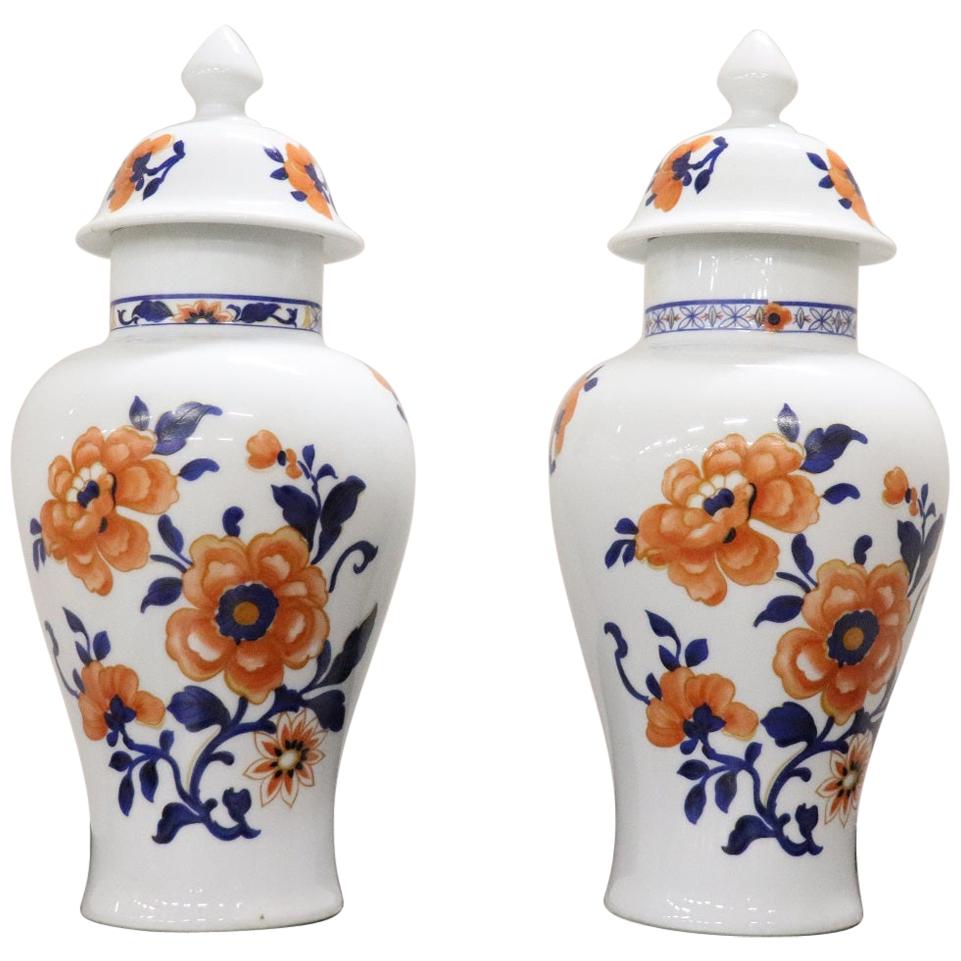 20th Century Chinese Pair of Vase in Porcelain with Floral Motifs For Sale