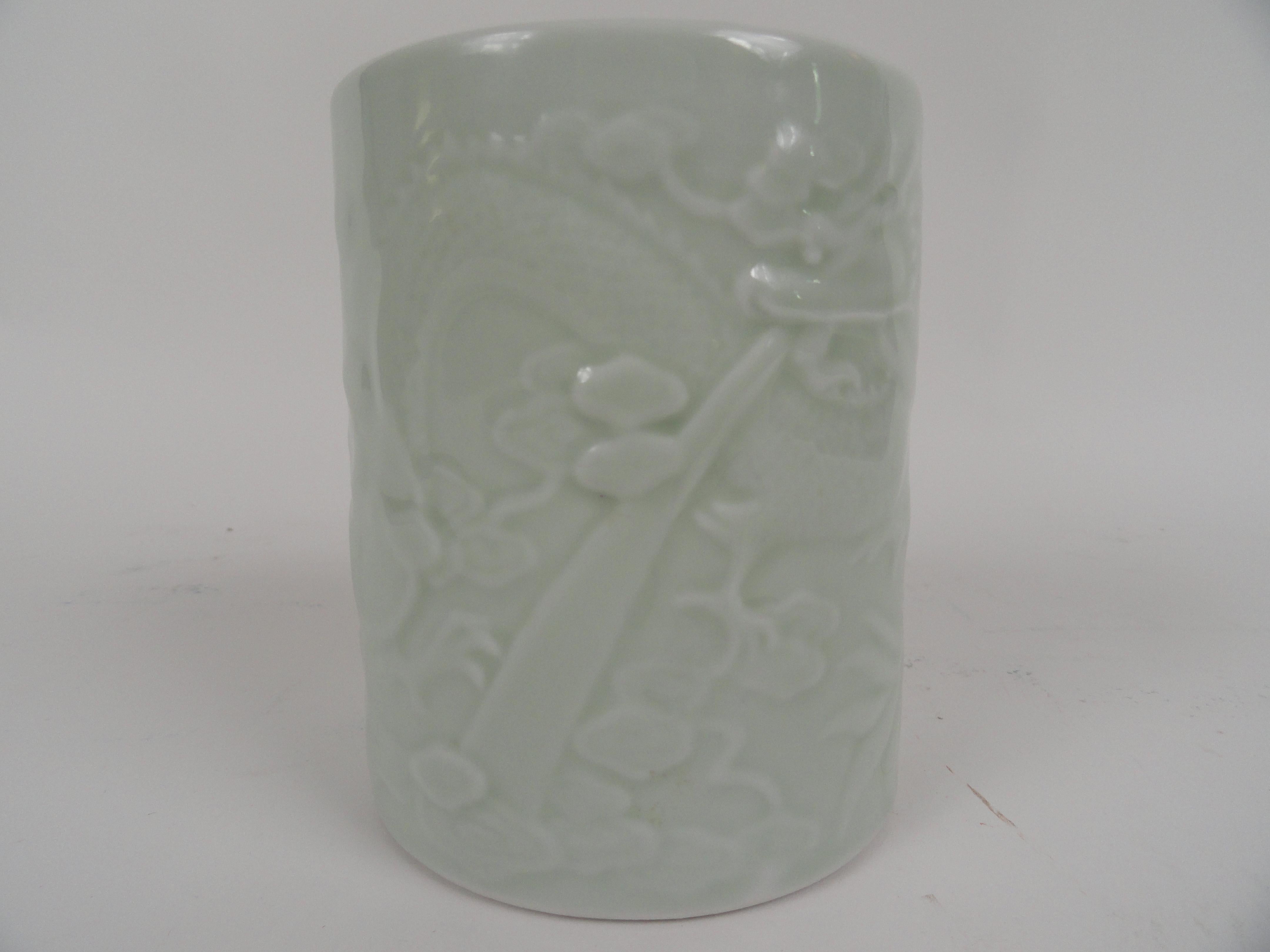 20th Century Chinese Porcelain Brush Pot For Sale 1