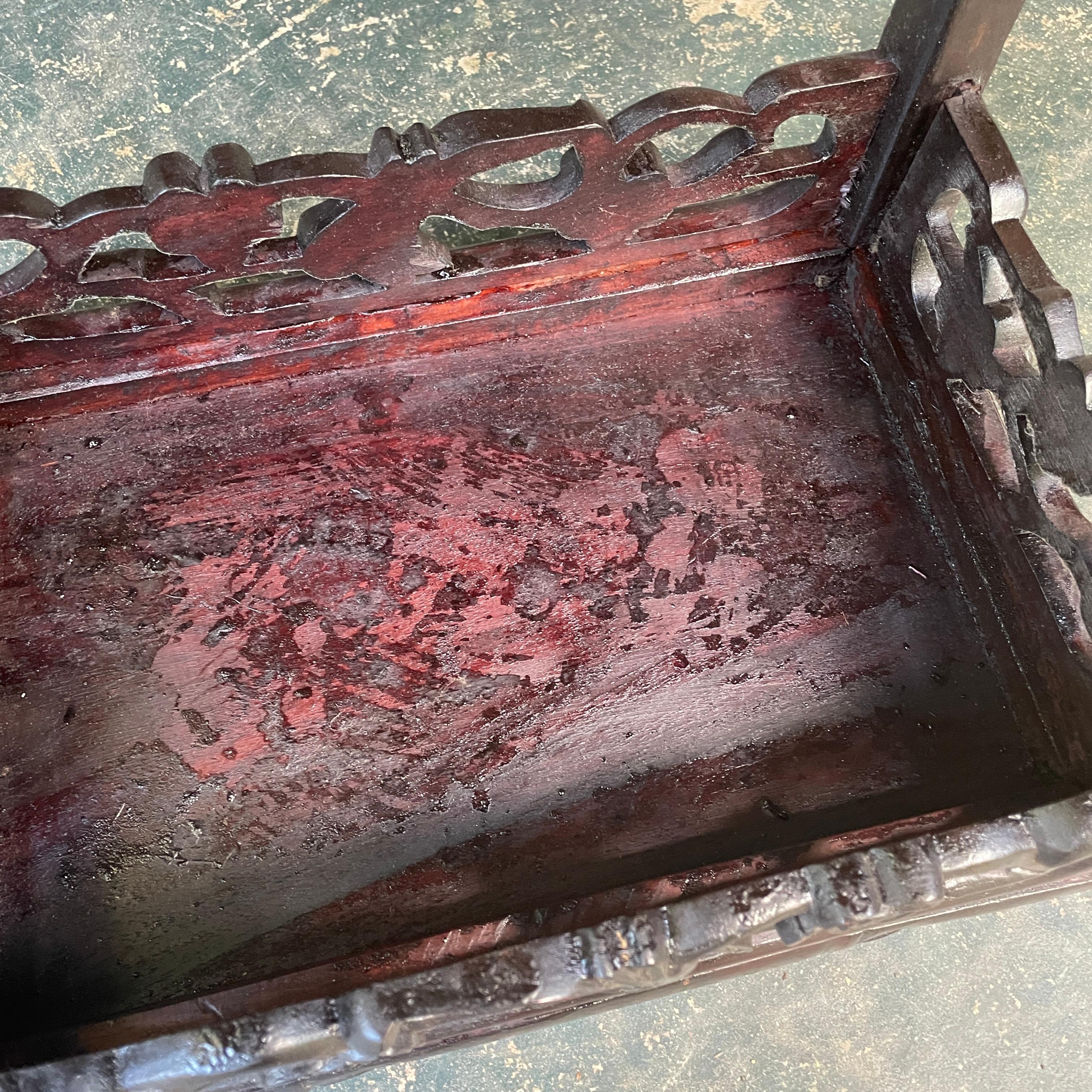 20th Century Chinese Qing Hongmu Side Table Ornate Floral Madera dura en venta