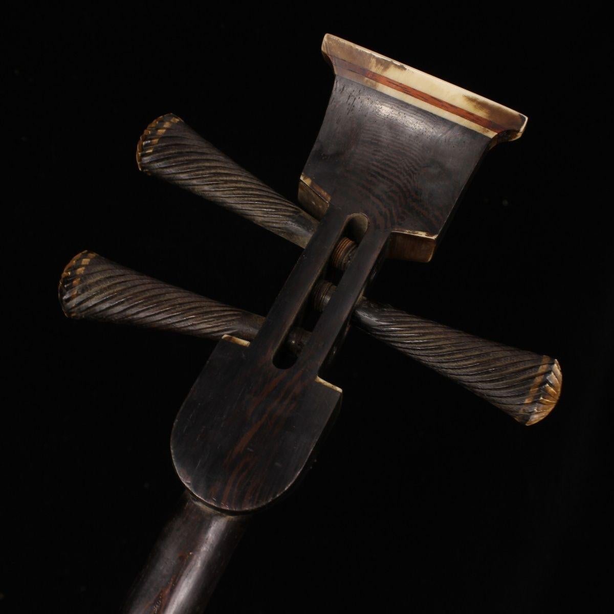Sanxian cinese del XX secolo in legno di palissandro intarsiato con pietre preziose in vendita 3