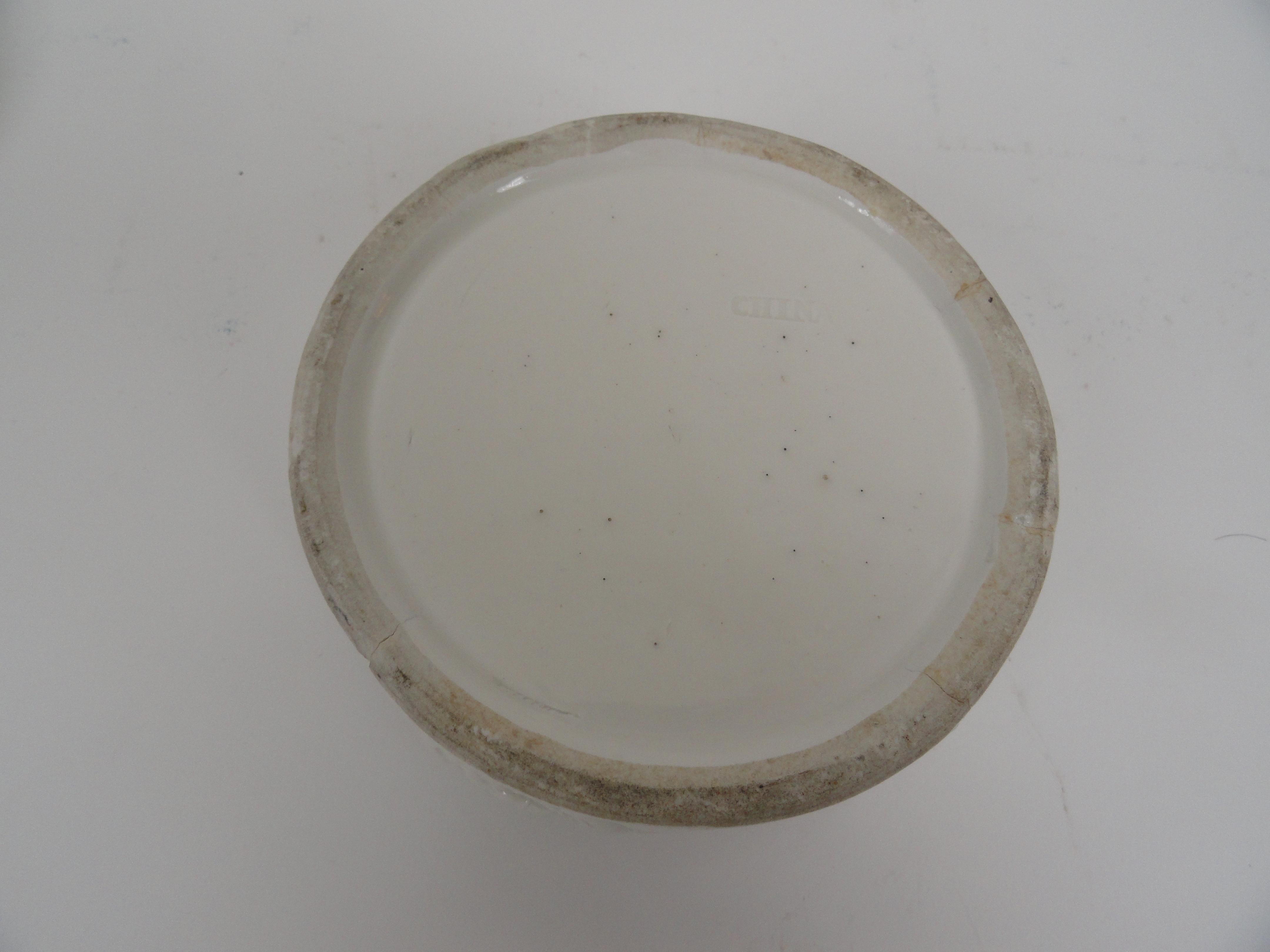 20th Century Chinese Round Ceramic Box For Sale 4