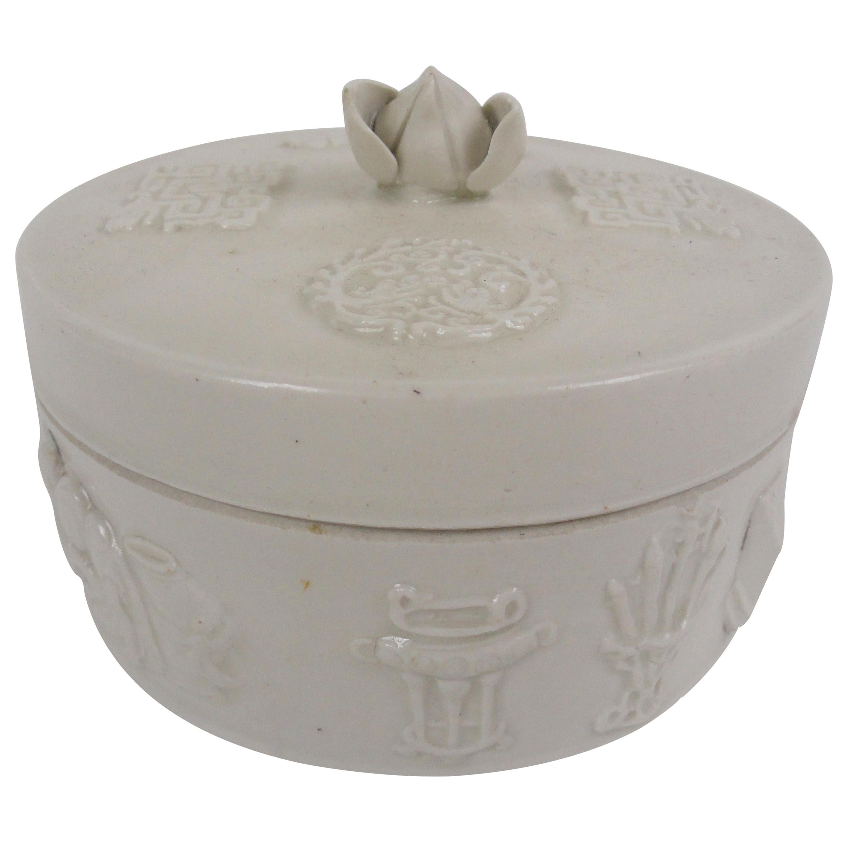 20th Century Chinese Round Ceramic Box For Sale