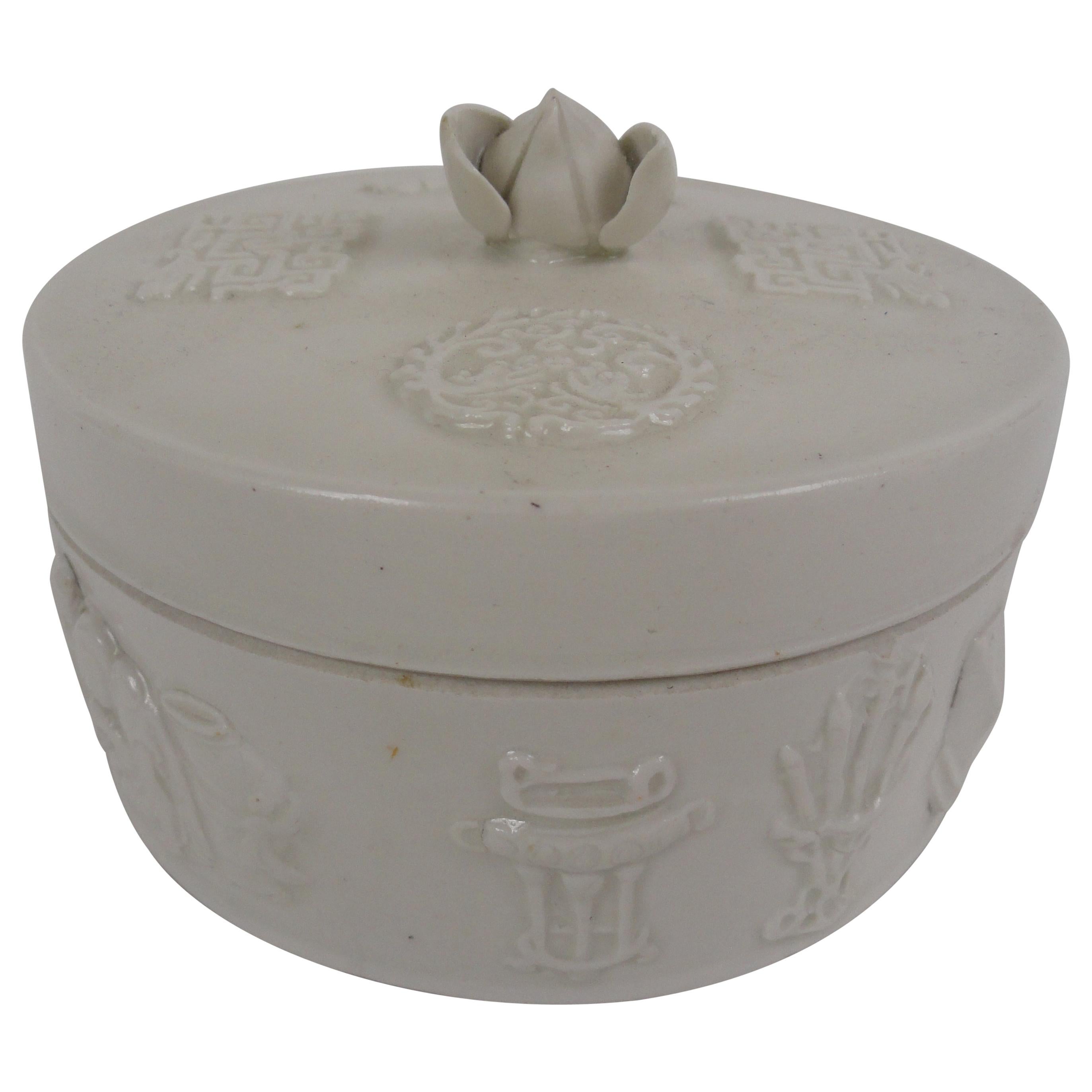 20th Century Chinese Round Ceramic Box For Sale