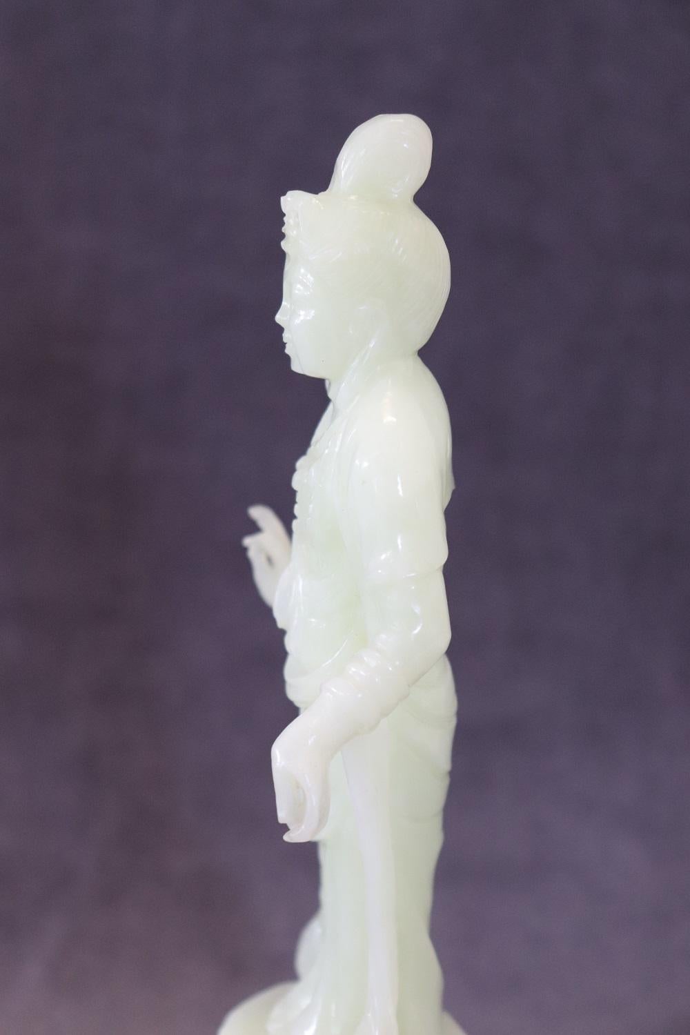 20th Century Chinese Sculpture, Buddha in Carved Jade For Sale 4