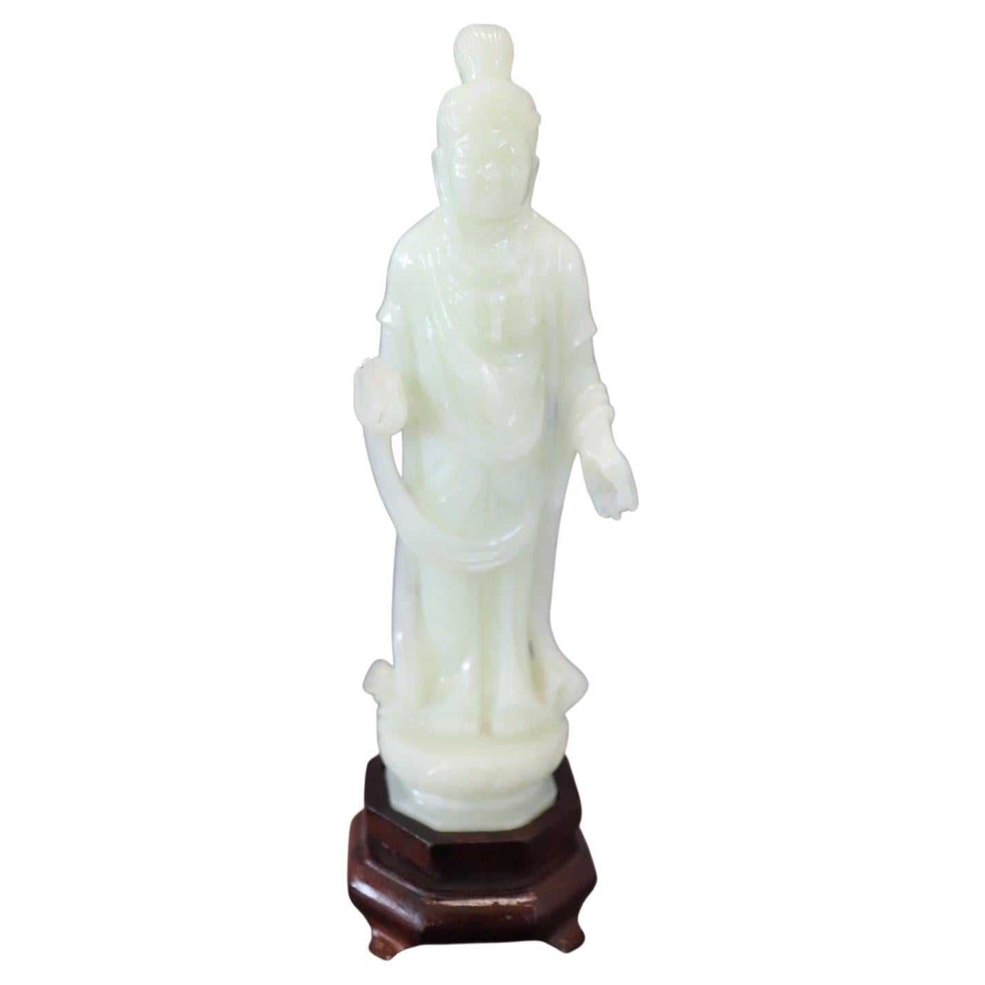 Chinesische Skulptur des 20. Jahrhunderts, Buddha aus geschnitzter Jade im Angebot