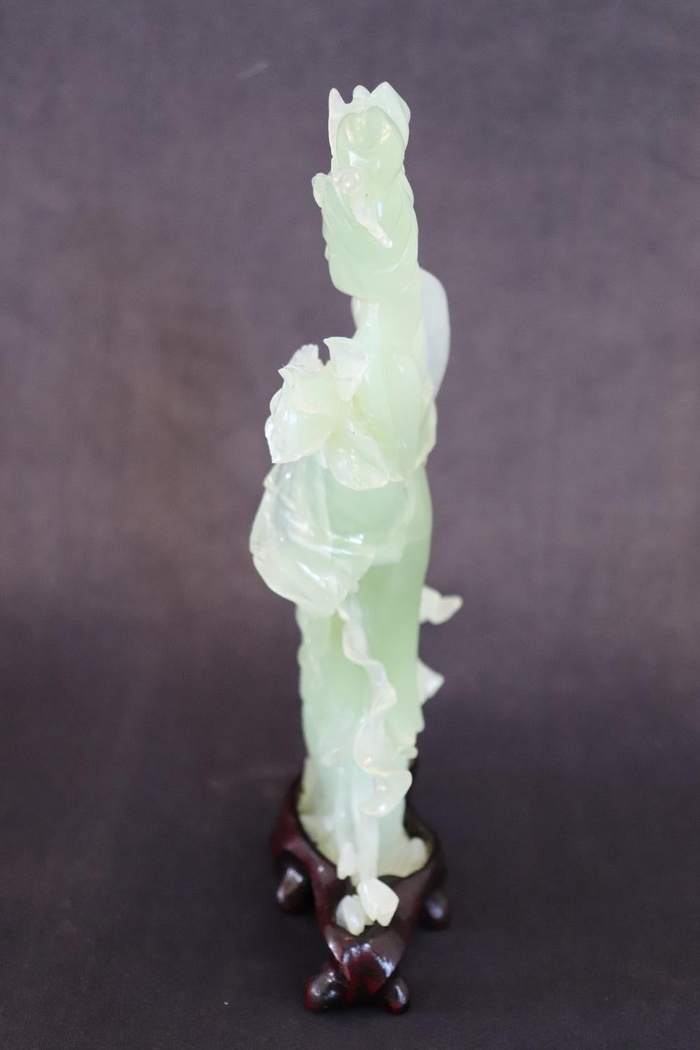 20th Century Chinese Sculpture, Geisha in Carved Jade For Sale 1