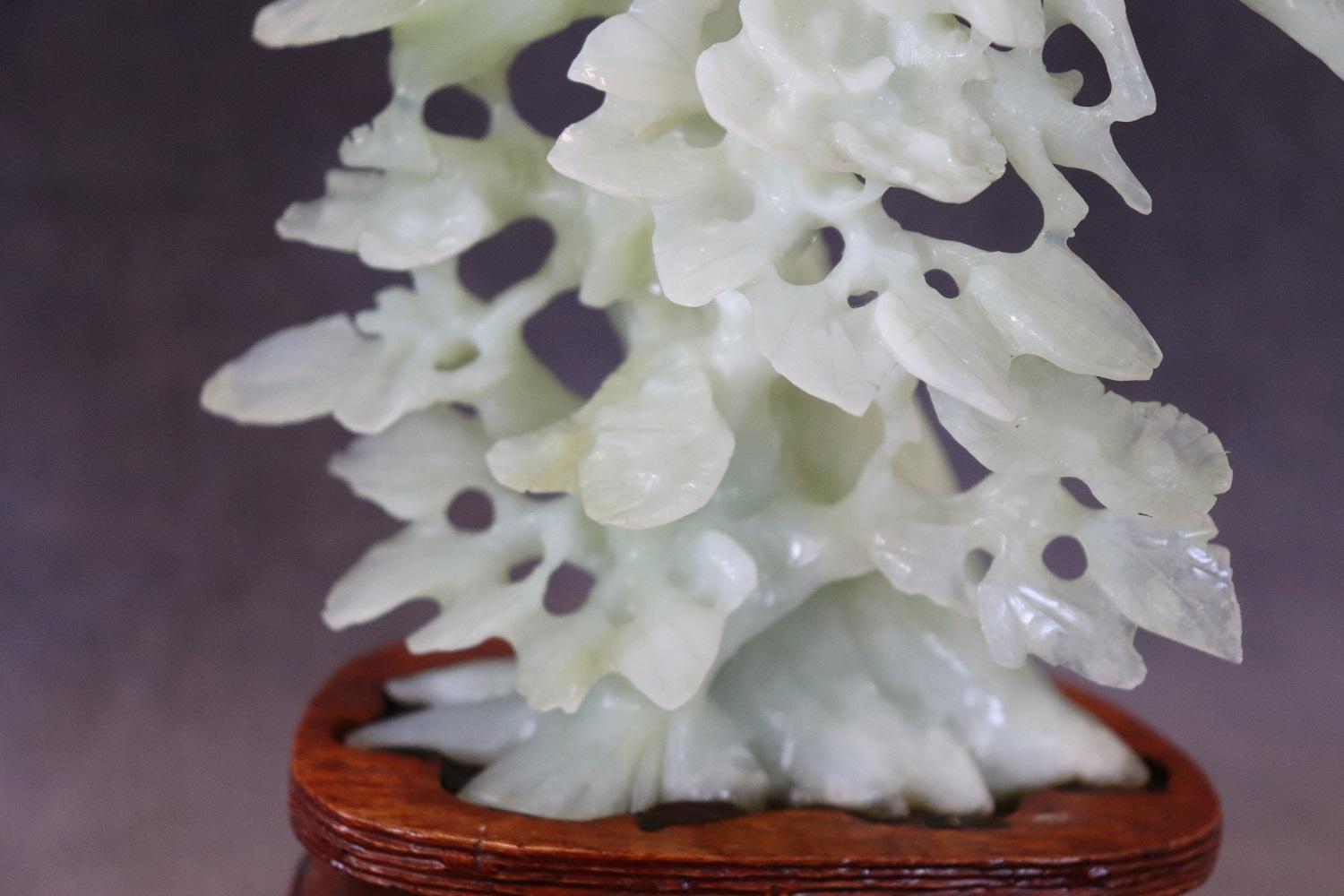 20th Century Chinese Sculpture, Tree with Birds in Carved Jade For Sale 1