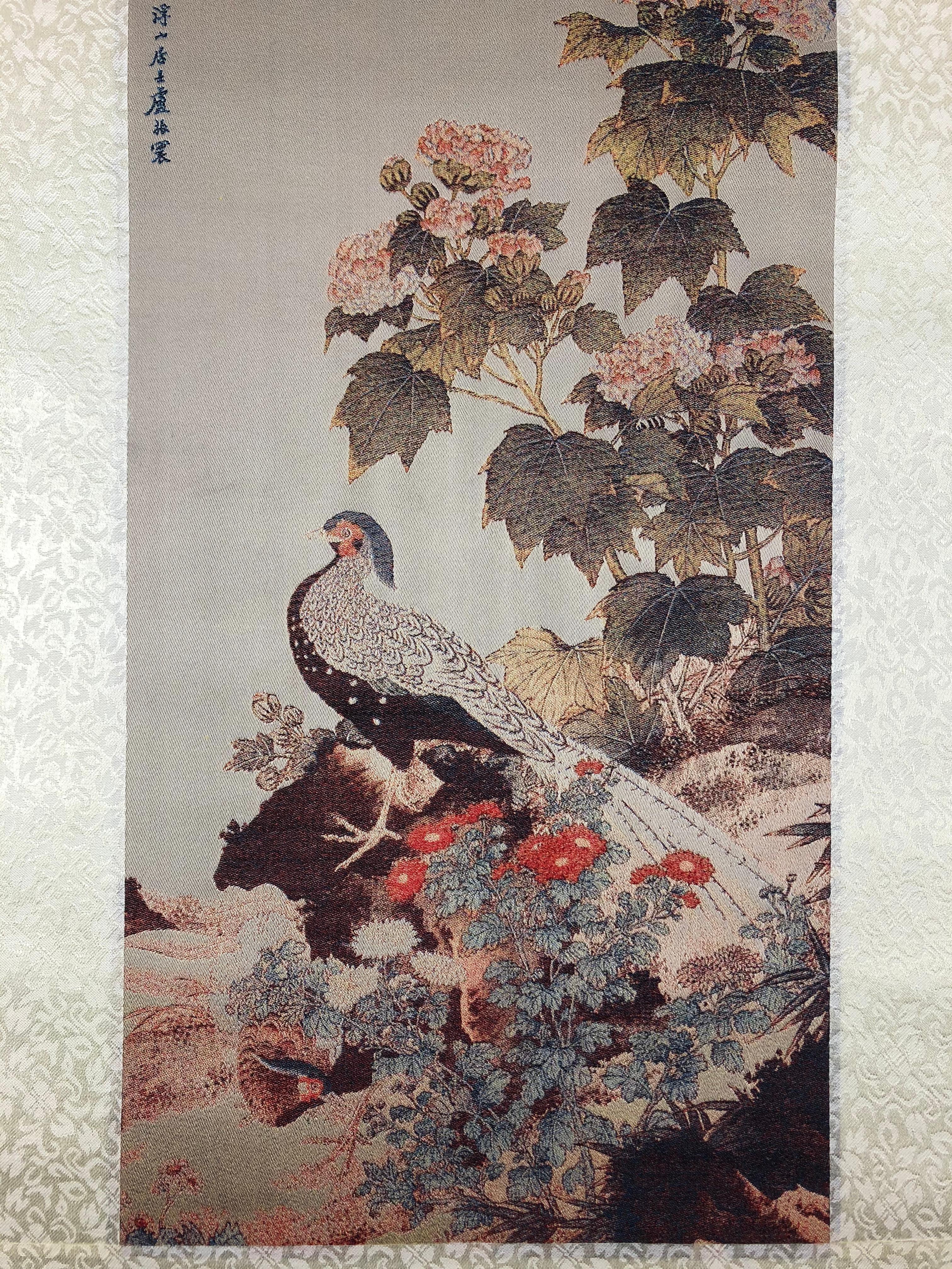 Chinese Silk Hanging Scroll with Original Gold Lined Box In Good Condition For Sale In Miami, FL