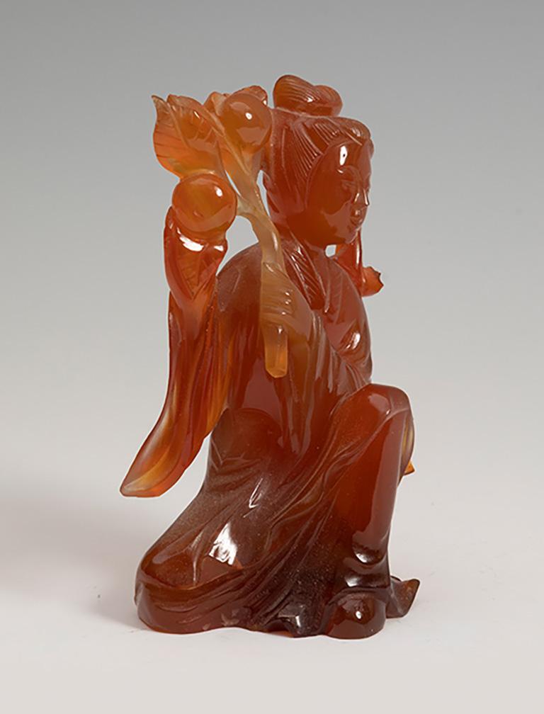 sculpture en stéatite chinoise du 20e siècle représentant une figure Guanyin.