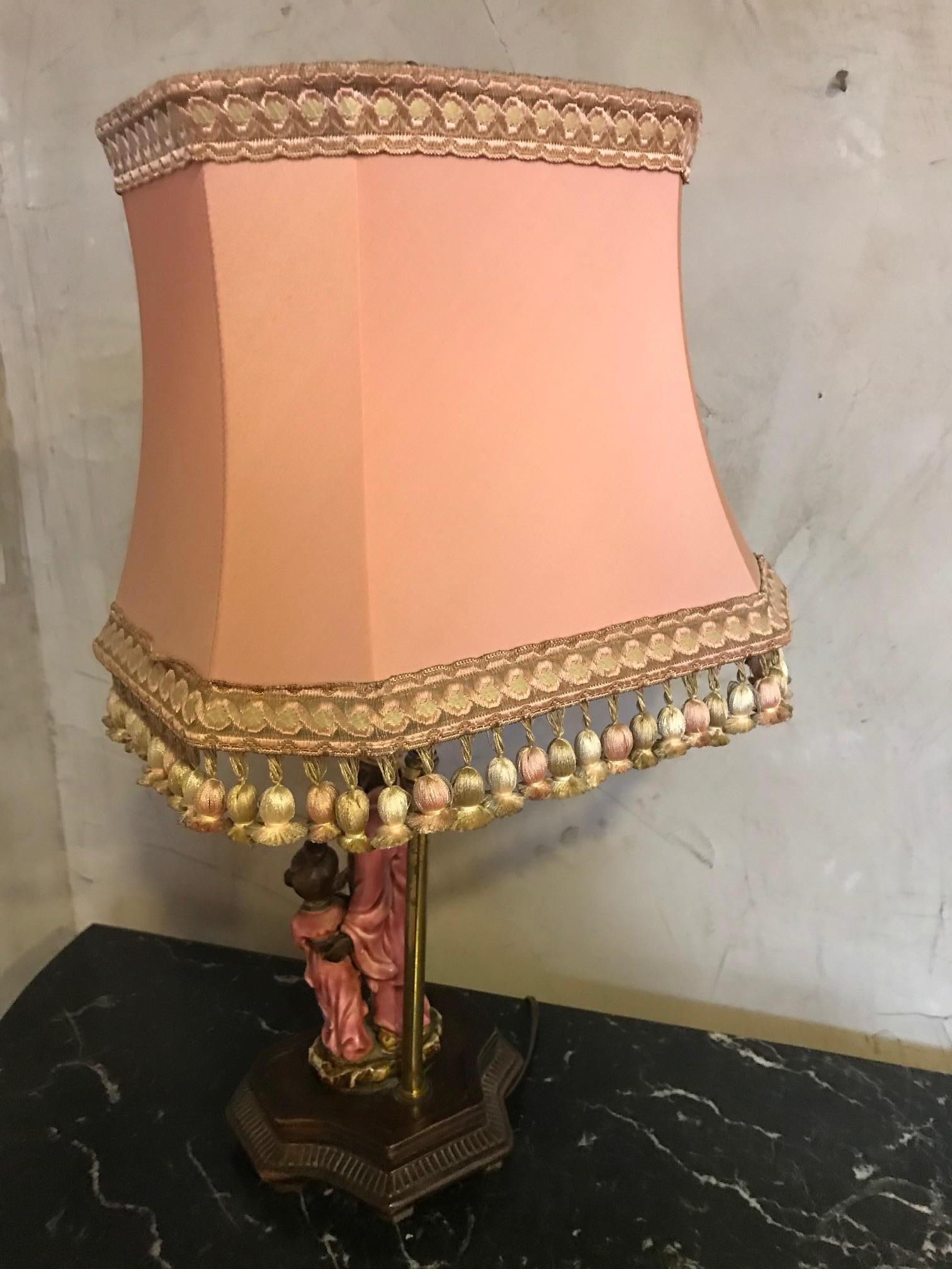 Lampe de table en porcelaine de style chinois du XXe siècle, années 1950 en vente 1