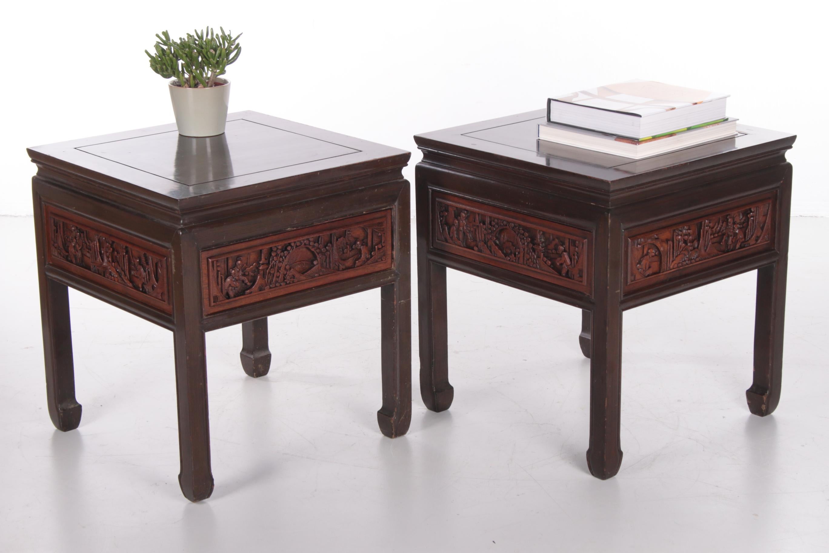 A Set of 20th century Chinese Rodewood bedside tables with beautiful engraving

These cabinets are made of heavy Rosewoon Palisander wood and the cabinets have a hidden drawer with handle.

These cabinets have beautiful hand carvings.
