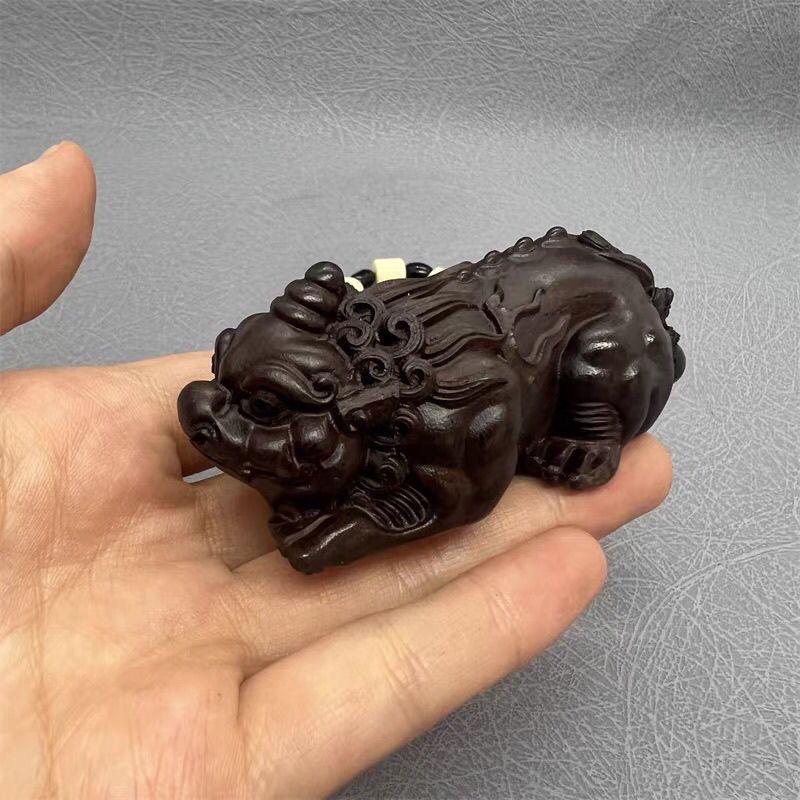 20th Century Chinese Wooden Carved Mighty Overlord Beast Pixiu Sculpture For Sale 3