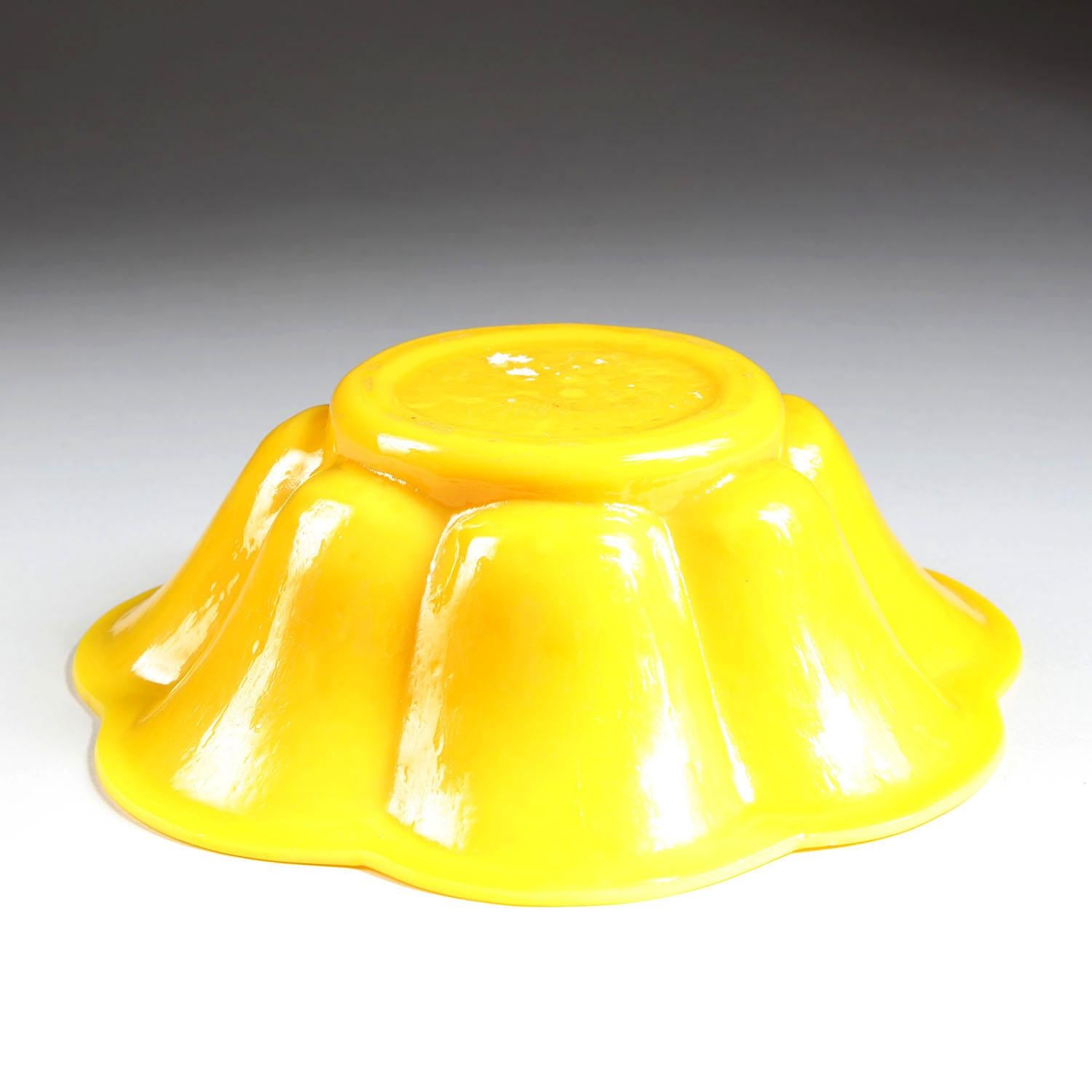 20th Century Chinese Yellow Glass Floriform Bowl In Excellent Condition In London, by appointment only