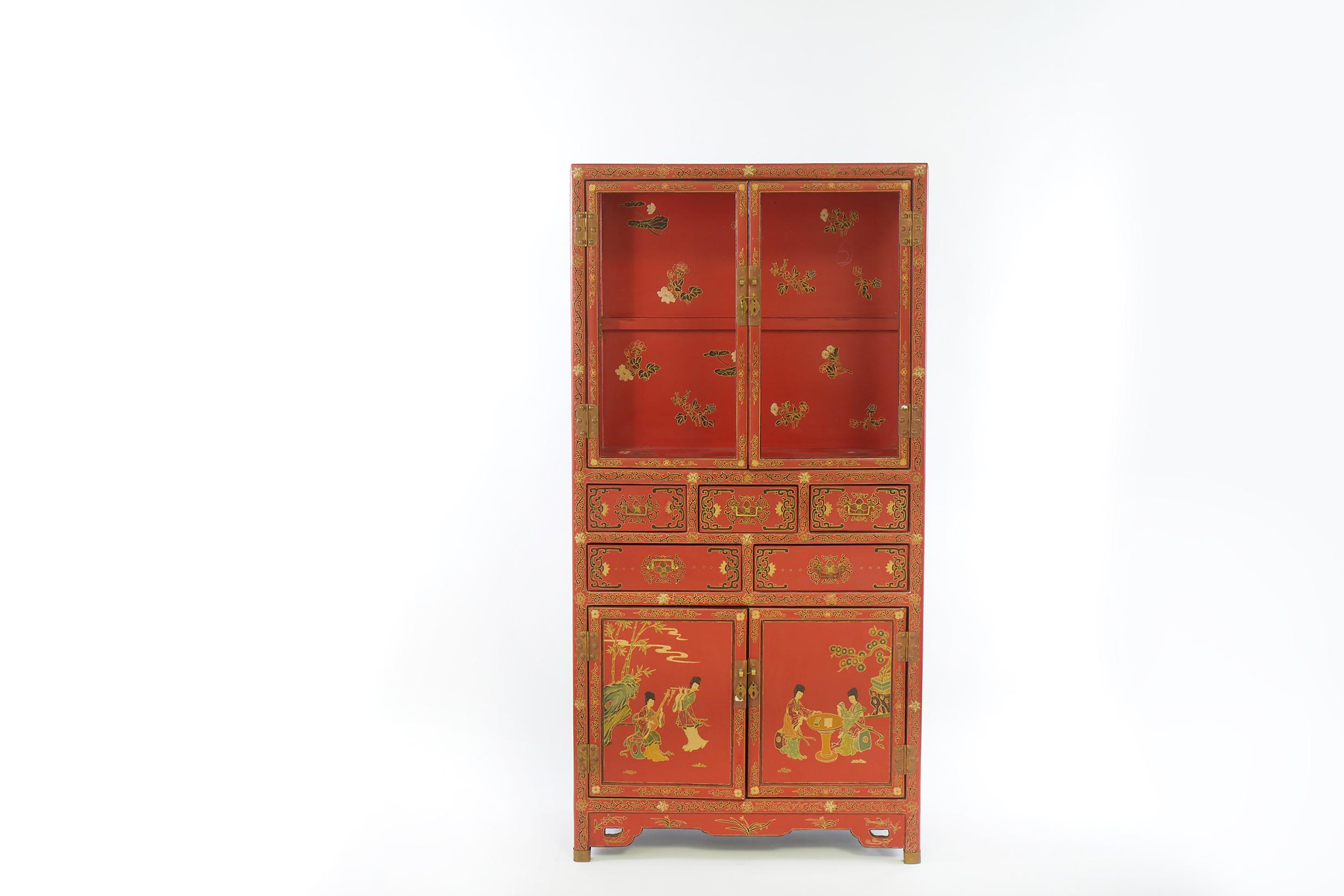 20th Century Chinoiserie Decorated Cabinet For Sale 4