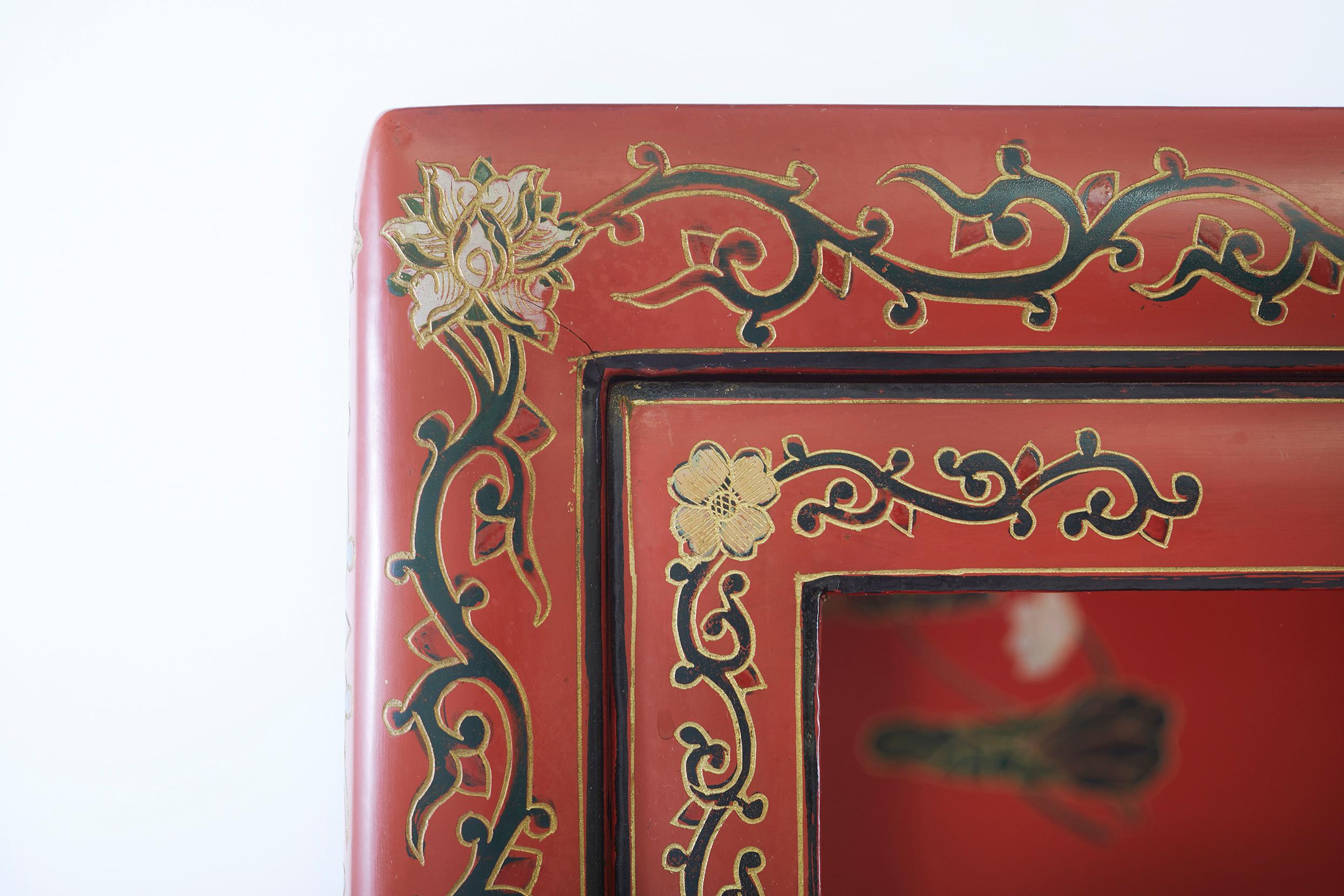 Armoire décorée de Chinoiseries du 20ème siècle en vente 1